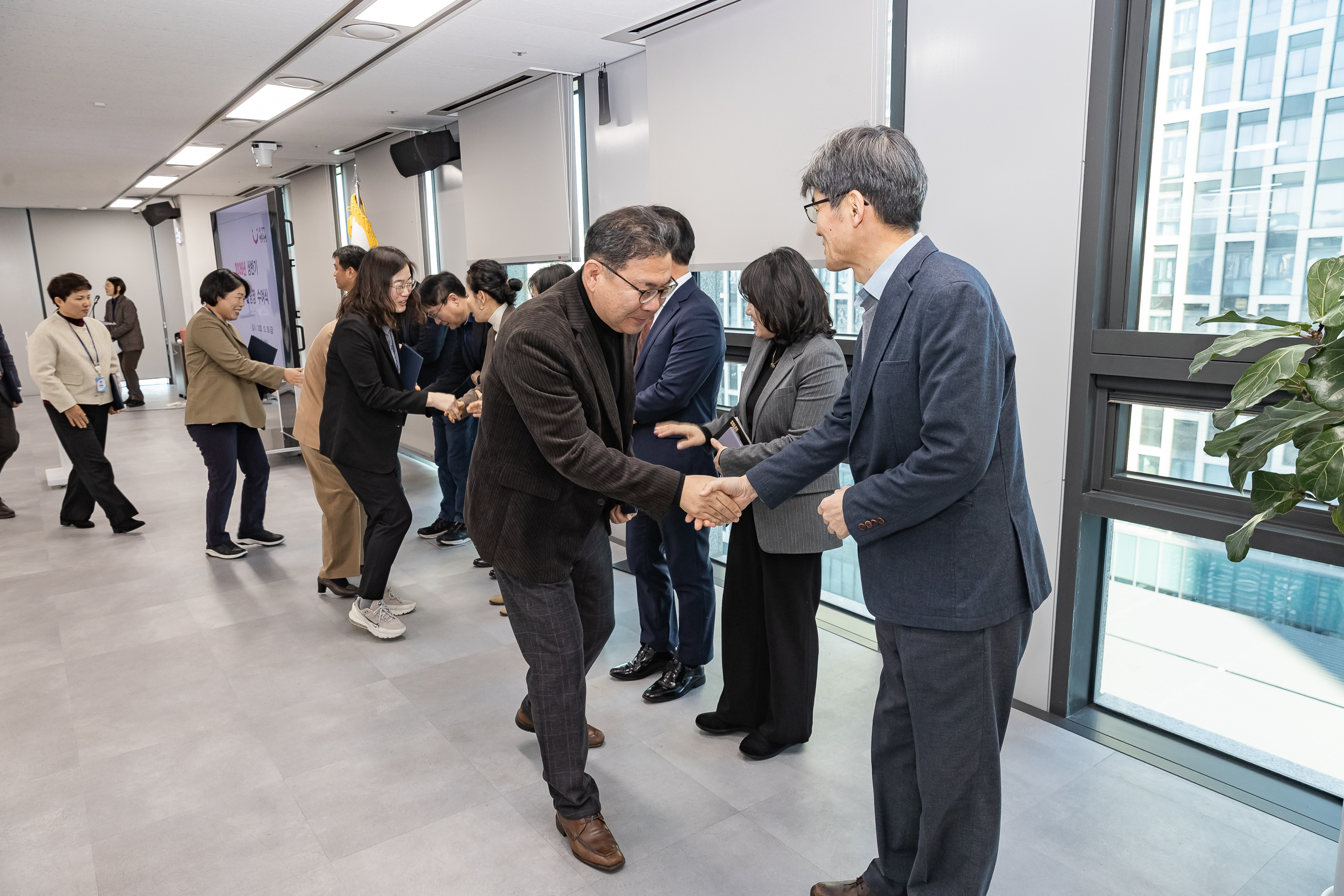 20251226-2026년 상반기 정기인사 발령장 수여식 20251226-55681_L_203820.jpg