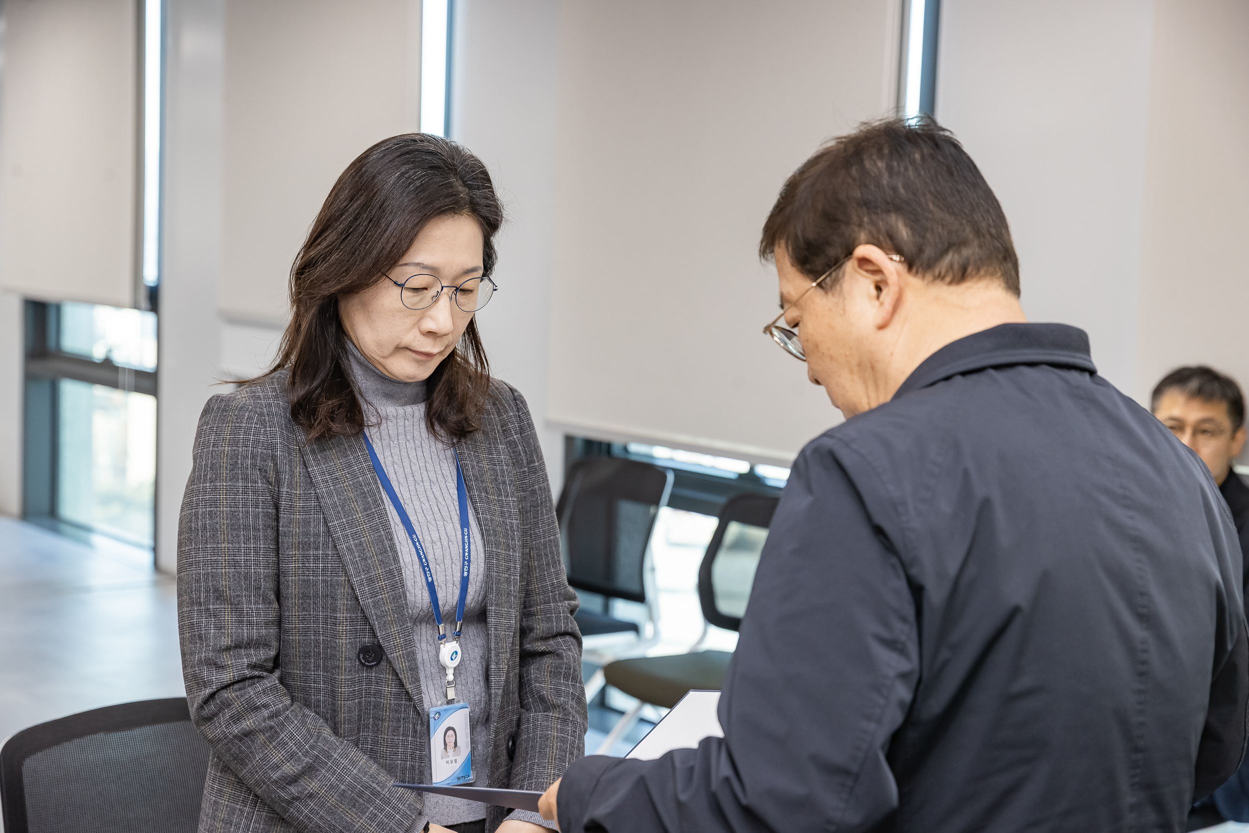 20251226-2026년 상반기 정기인사 발령장 수여식 20251226-54681_L_203812.jpg