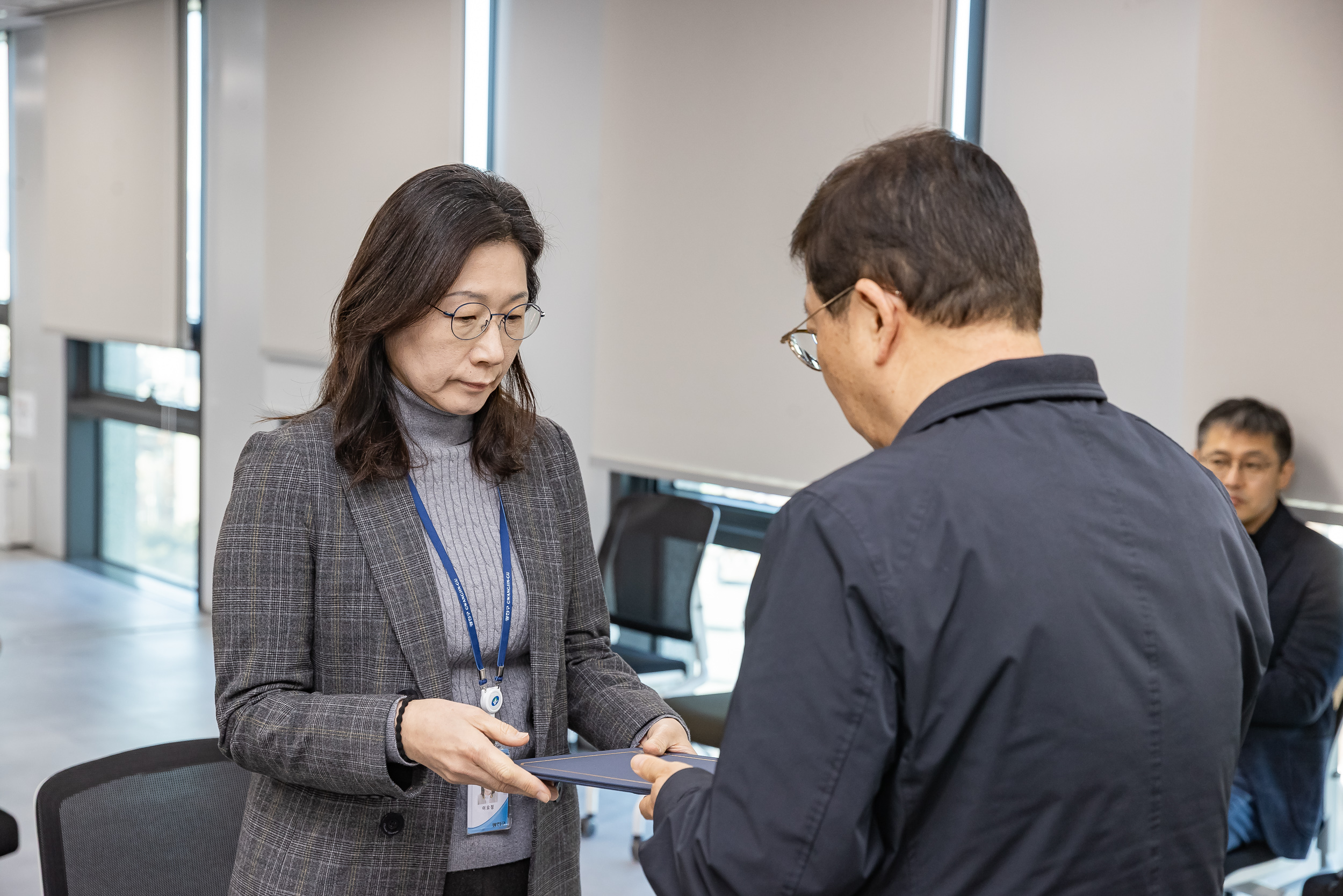 20251226-2026년 상반기 정기인사 발령장 수여식 20251226-54684_L_203812.jpg