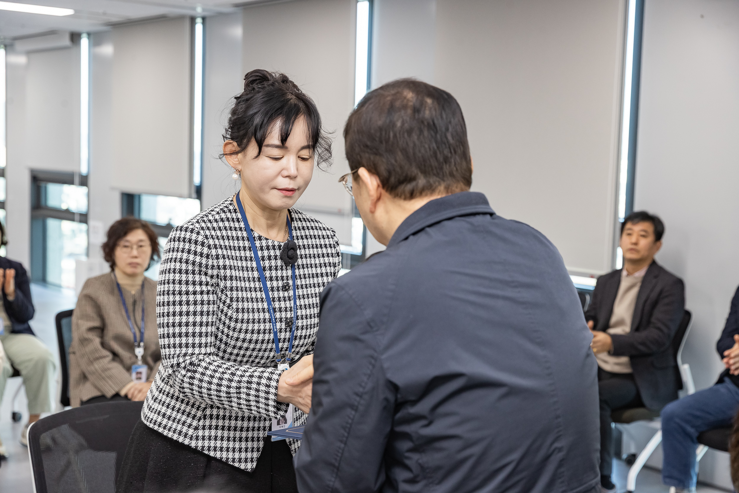 20251226-2026년 상반기 정기인사 발령장 수여식 20251226-54696_L_203812.jpg