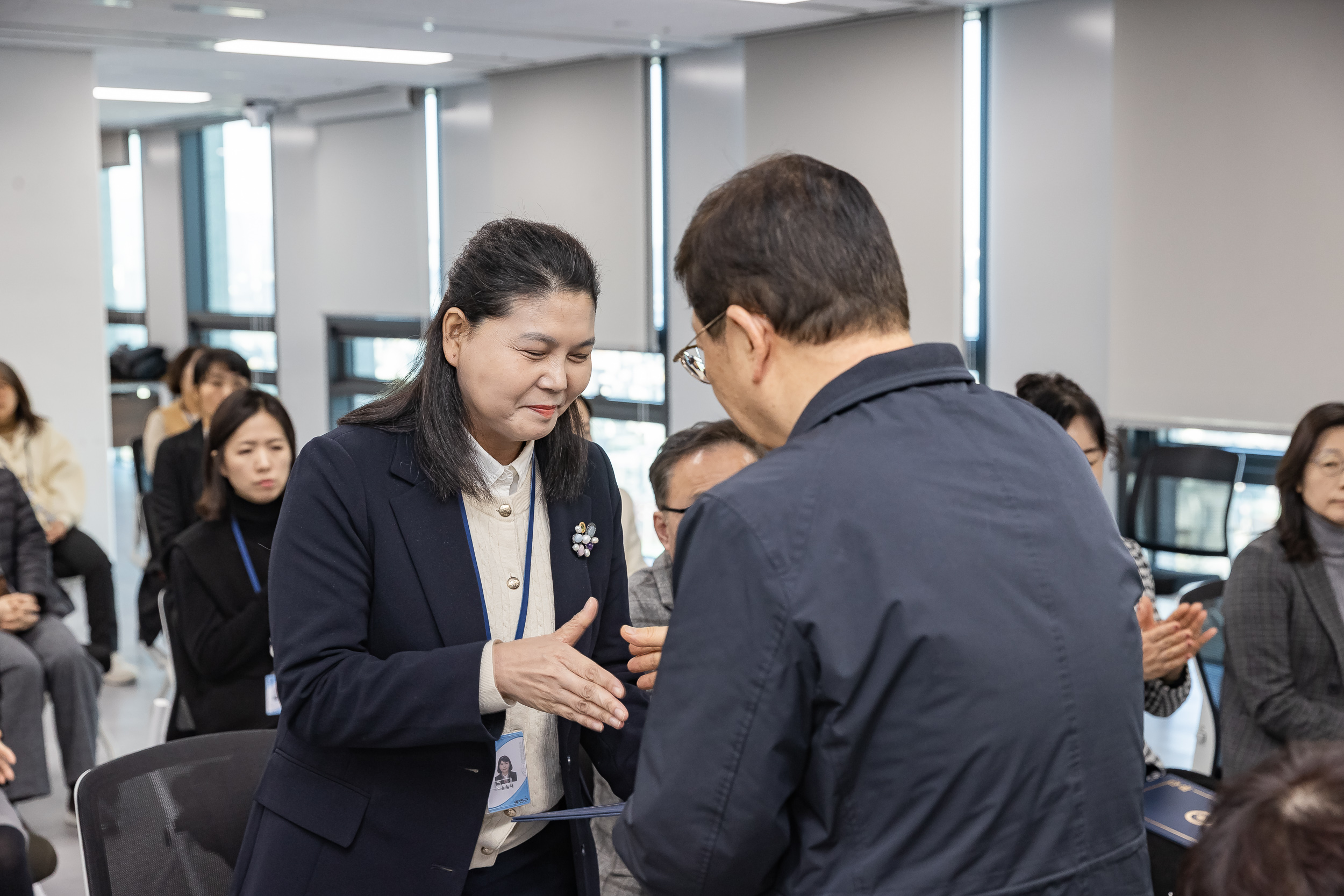 20251226-2026년 상반기 정기인사 발령장 수여식 20251226-54708_L_203812.jpg