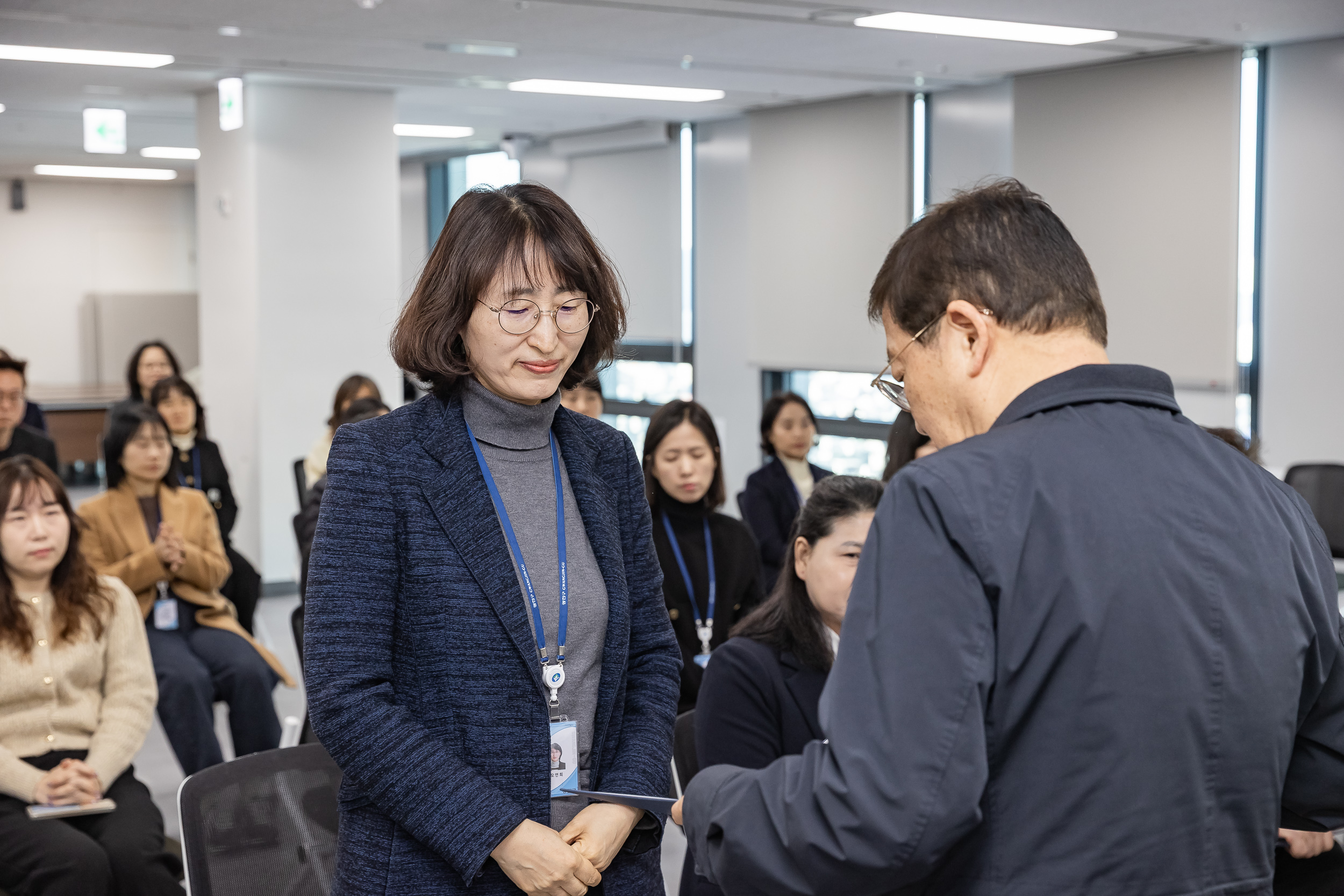 20251226-2026년 상반기 정기인사 발령장 수여식 20251226-54711_L_203812.jpg