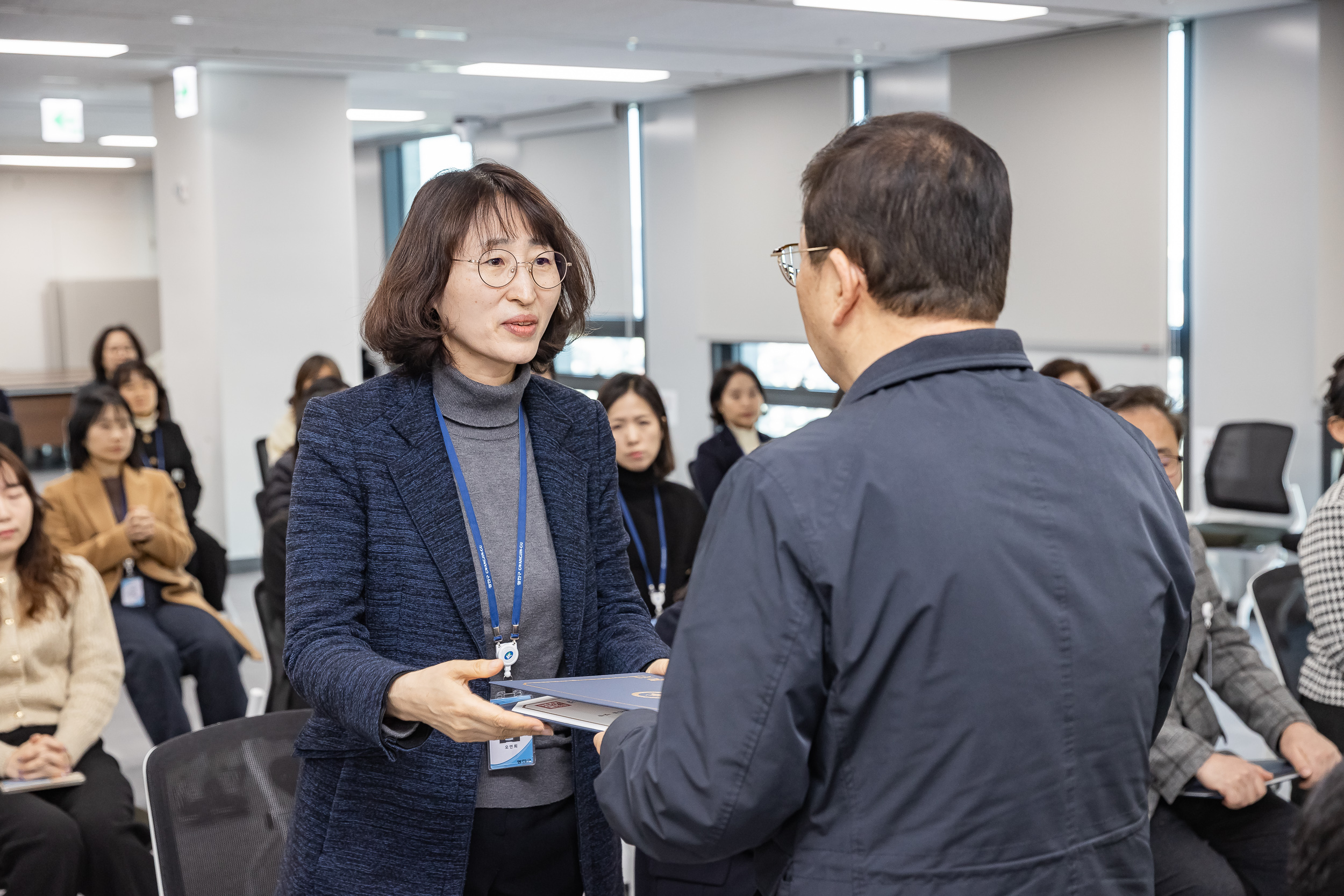 20251226-2026년 상반기 정기인사 발령장 수여식 20251226-54713_L_203812.jpg