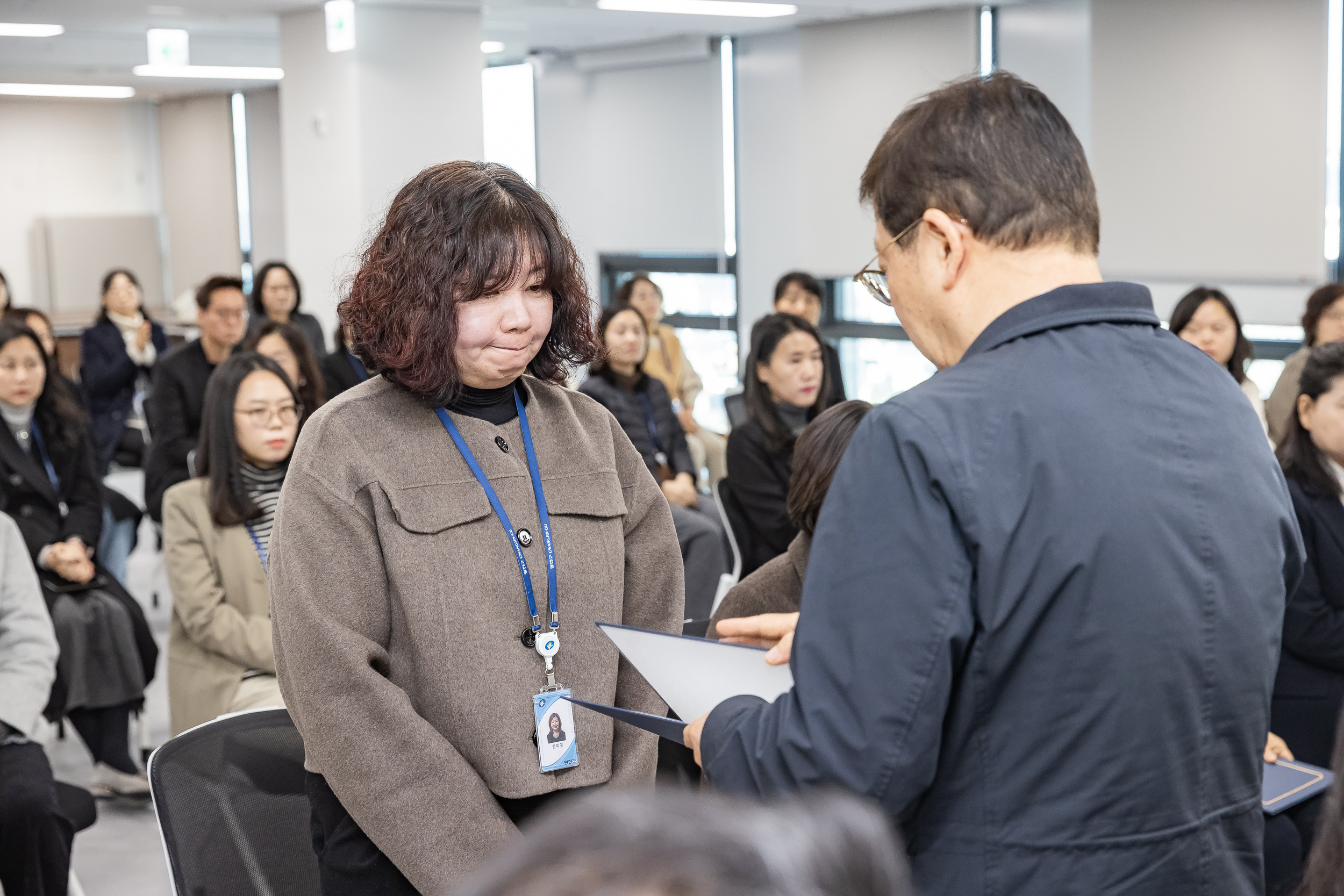 20251226-2026년 상반기 정기인사 발령장 수여식 20251226-54724_L_203813.jpg