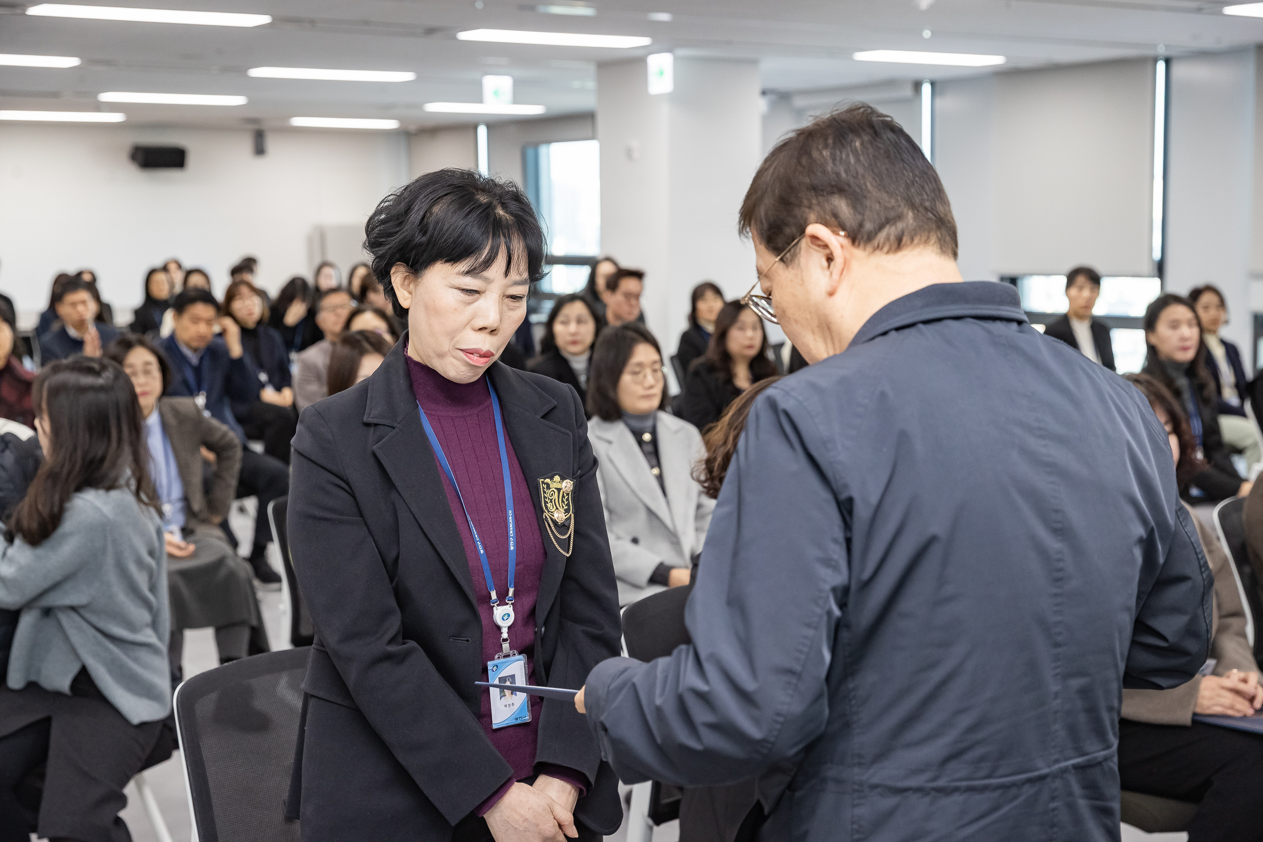 20251226-2026년 상반기 정기인사 발령장 수여식 20251226-54743_L_203813.jpg