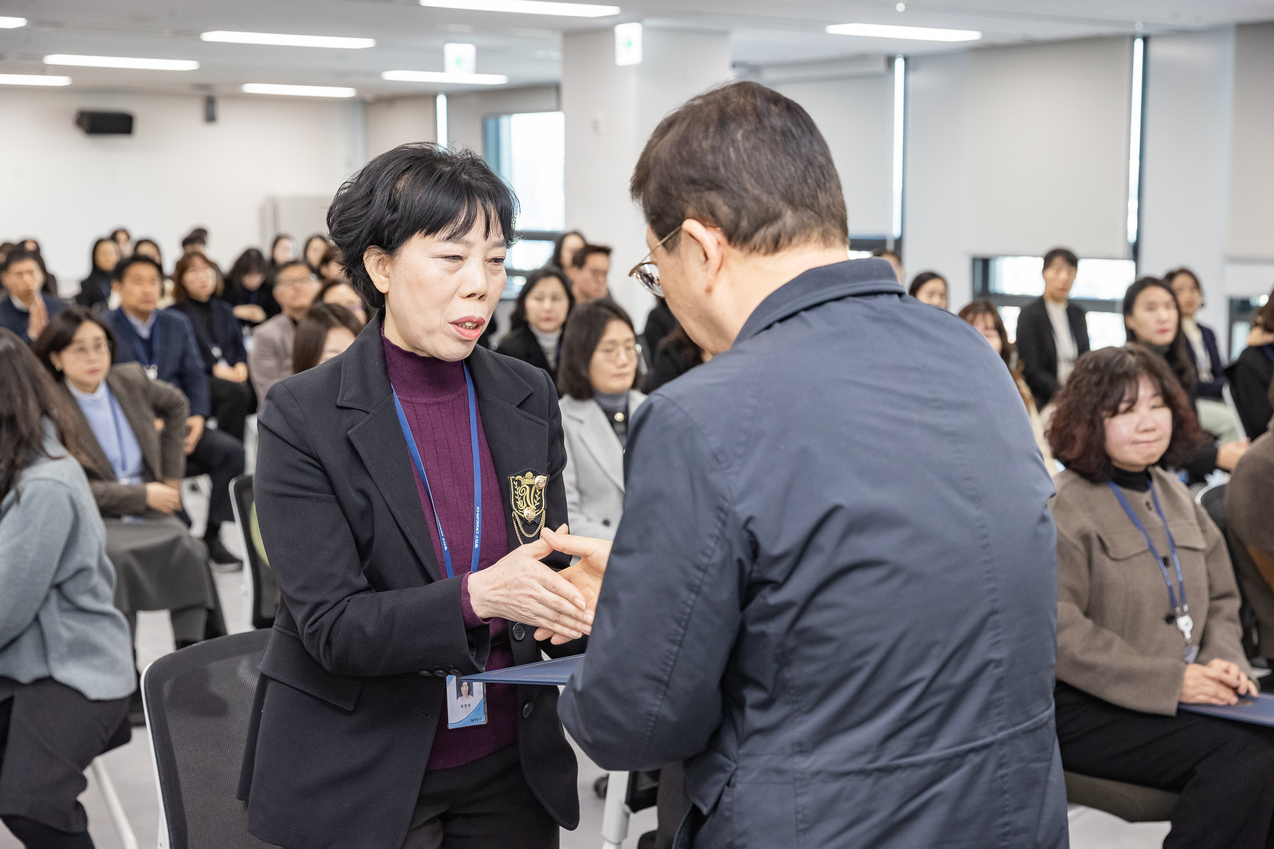 20251226-2026년 상반기 정기인사 발령장 수여식 20251226-54749_L_203813.jpg