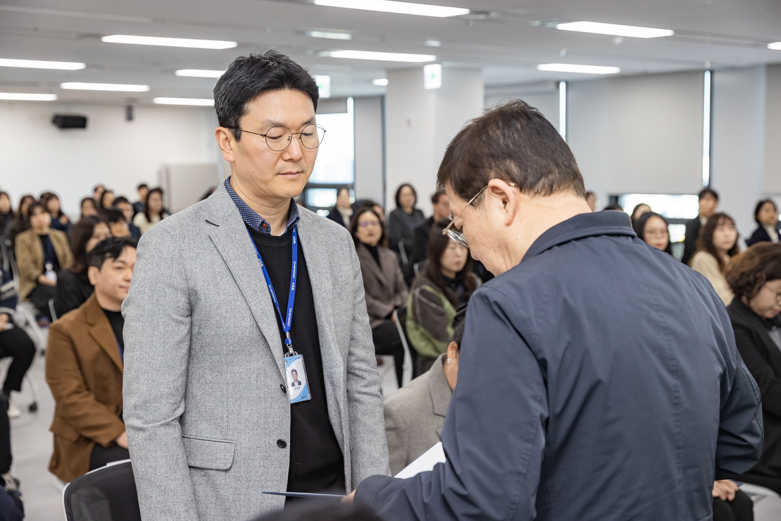 20251226-2026년 상반기 정기인사 발령장 수여식 20251226-54765_L_203813.jpg