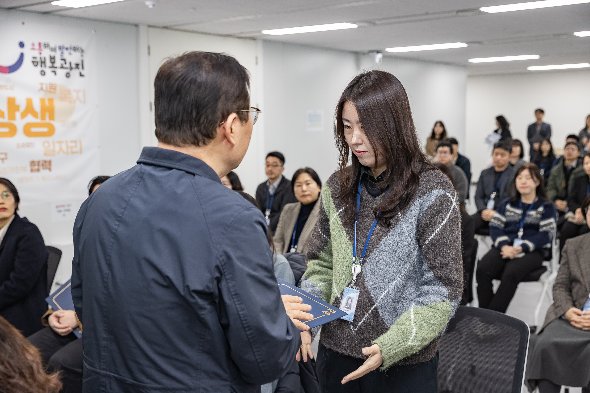 20251226-2026년 상반기 정기인사 발령장 수여식 20251226-54815_L_203813.jpg