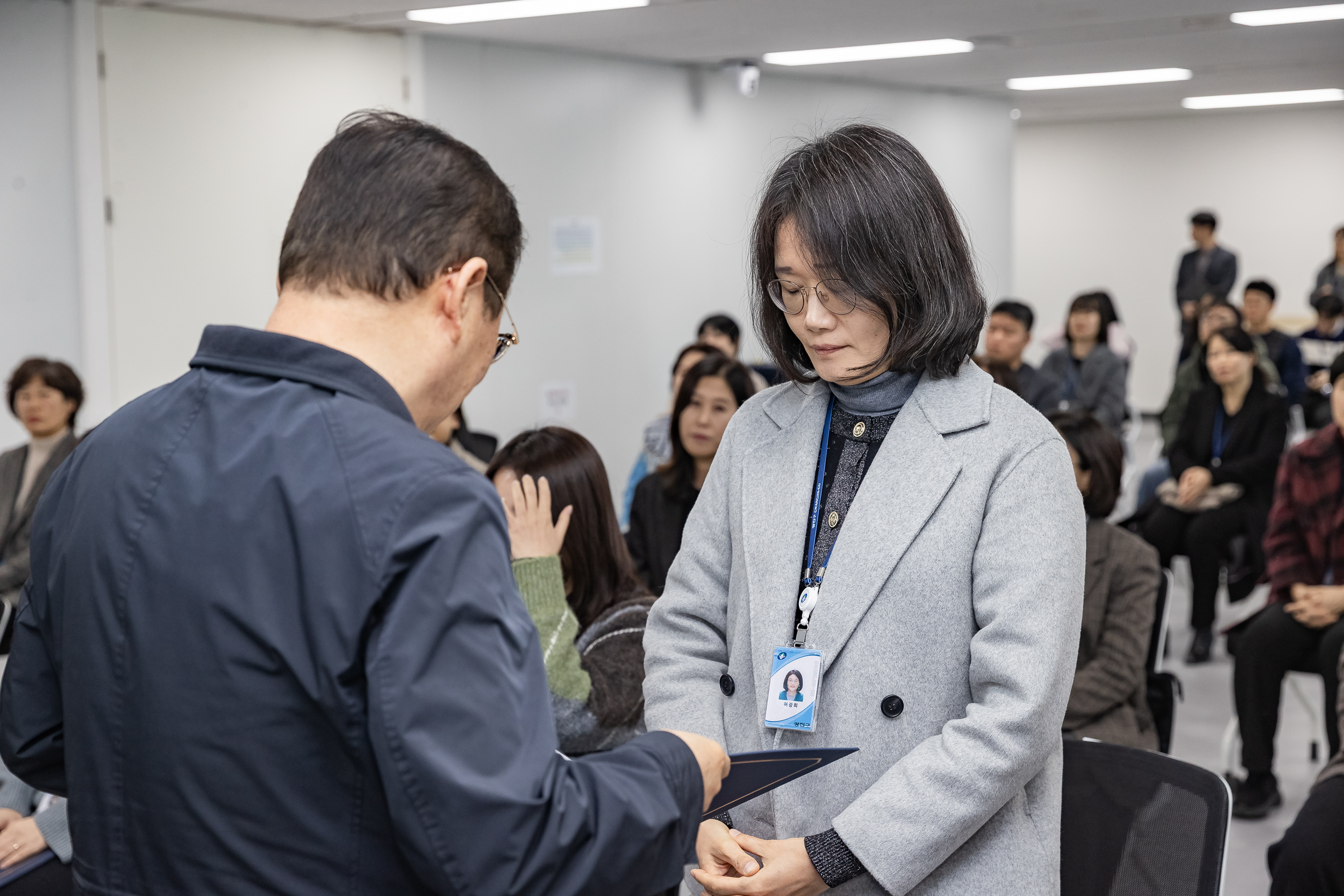 20251226-2026년 상반기 정기인사 발령장 수여식 20251226-54824_L_203813.jpg