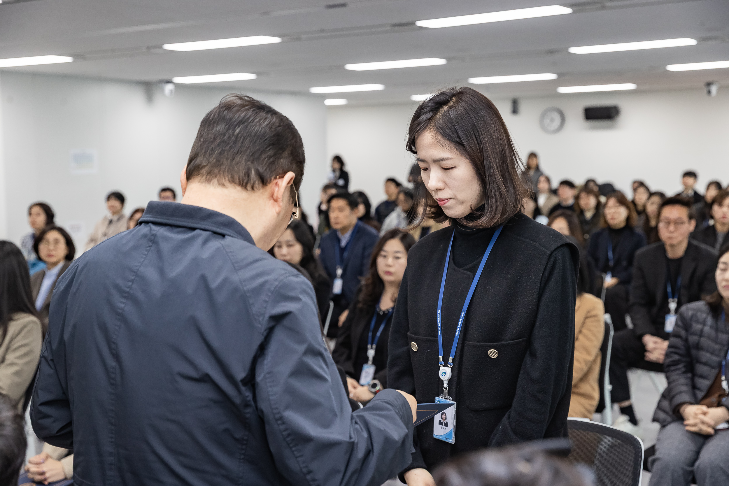 20251226-2026년 상반기 정기인사 발령장 수여식 20251226-54862_L_203814.jpg