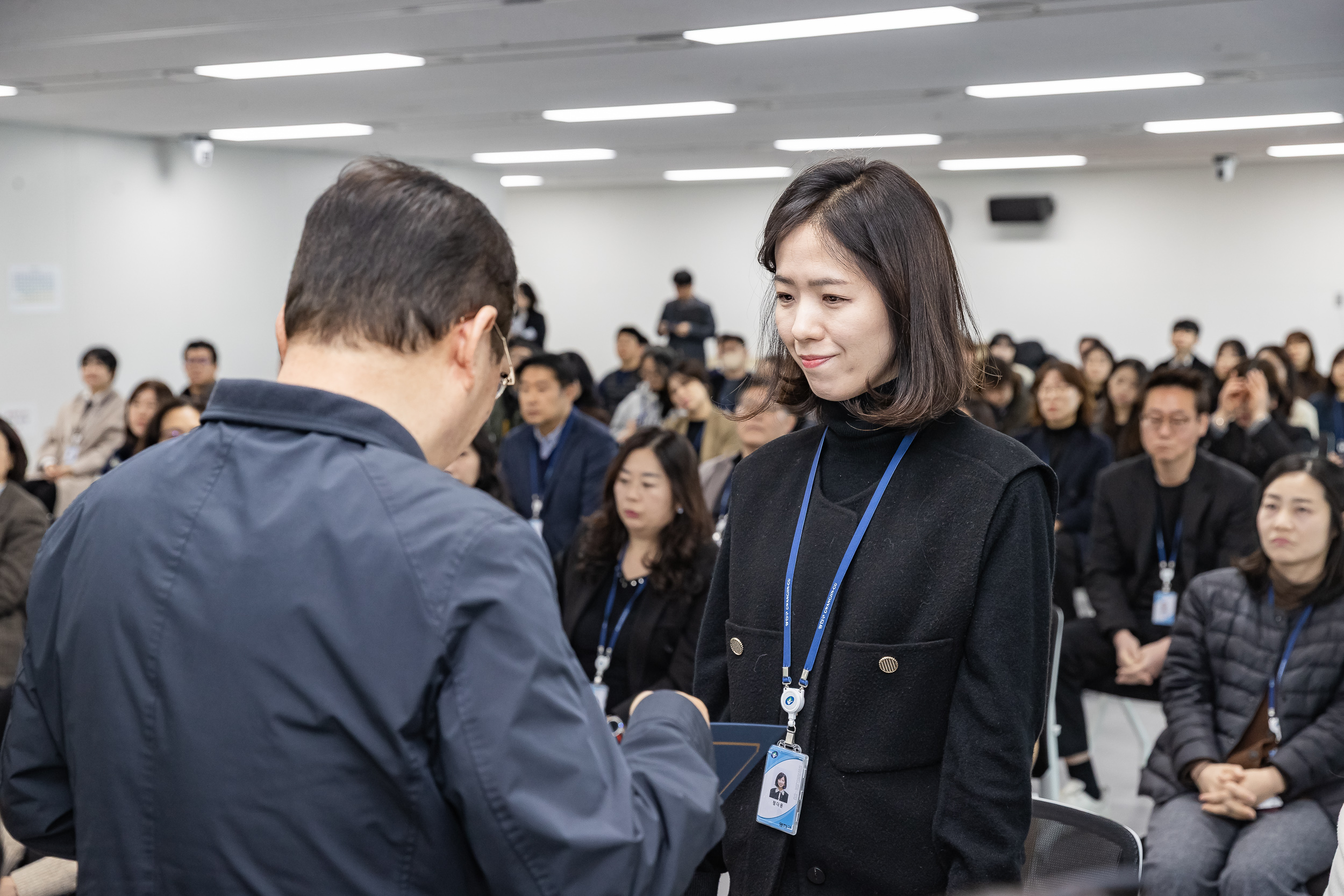 20251226-2026년 상반기 정기인사 발령장 수여식 20251226-54864_L_203814.jpg