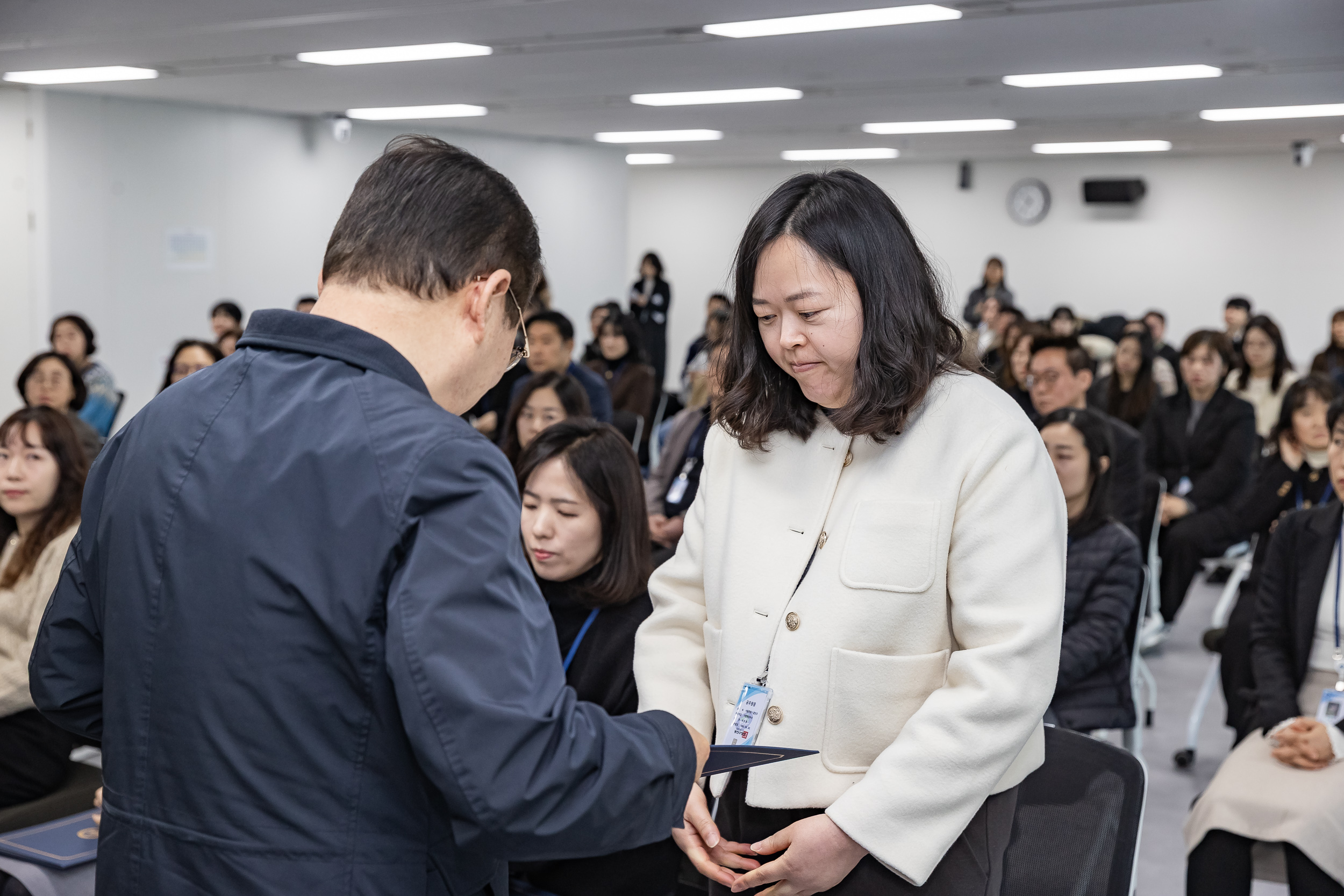 20251226-2026년 상반기 정기인사 발령장 수여식 20251226-54873_L_203814.jpg