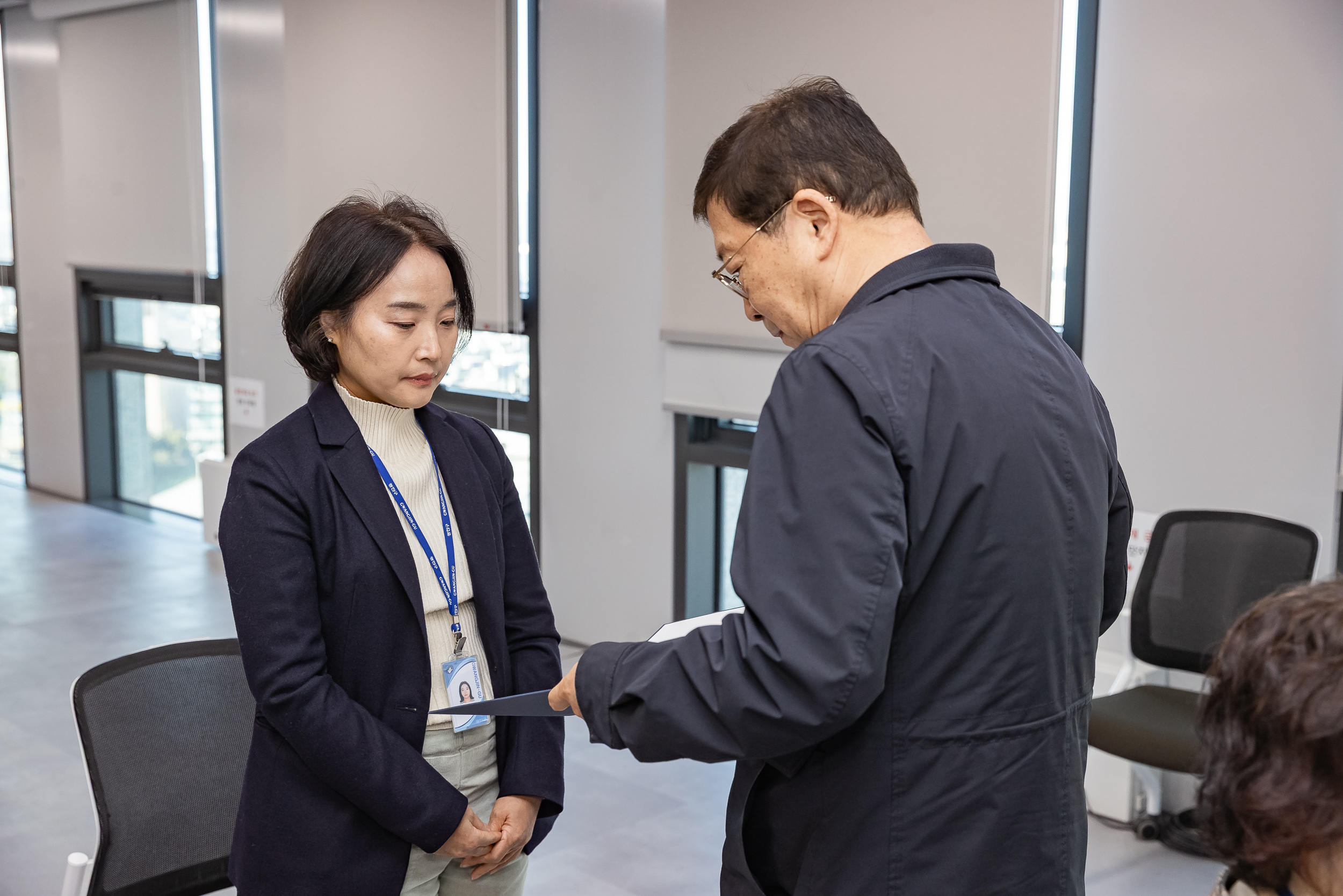 20251226-2026년 상반기 정기인사 발령장 수여식 20251226-54893_L_203814.jpg