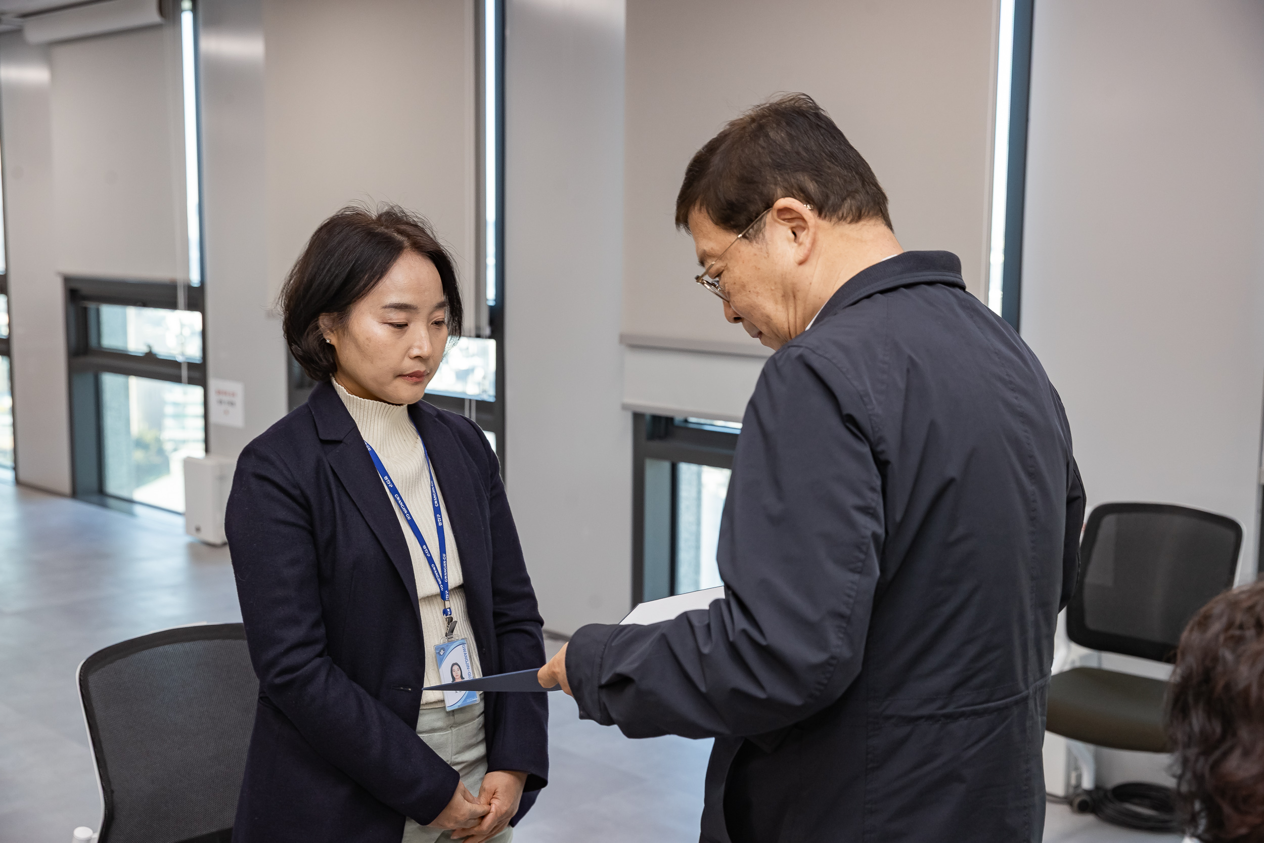 20251226-2026년 상반기 정기인사 발령장 수여식 20251226-54897_L_203814.jpg