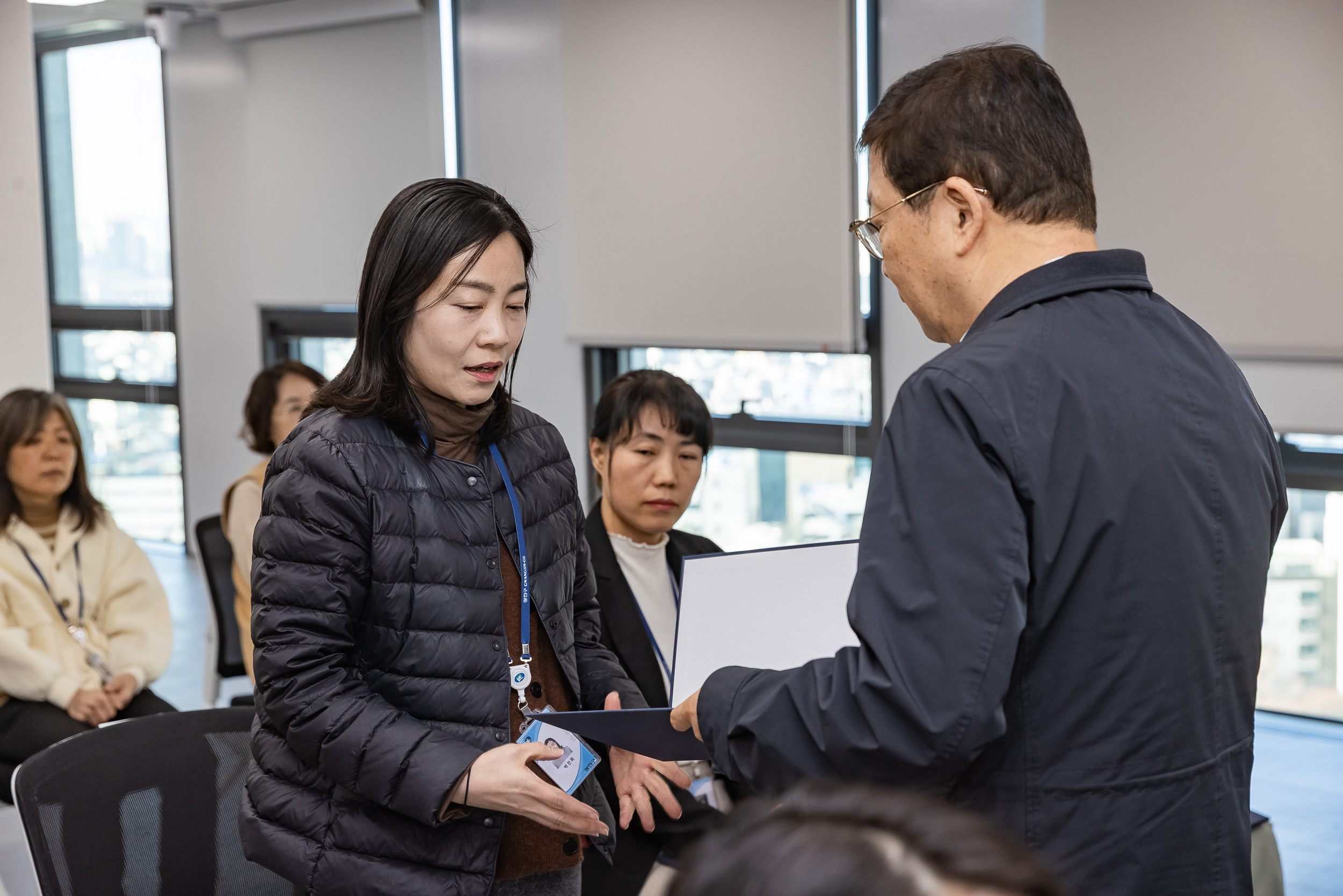 20251226-2026년 상반기 정기인사 발령장 수여식 20251226-54909_L_203814.jpg