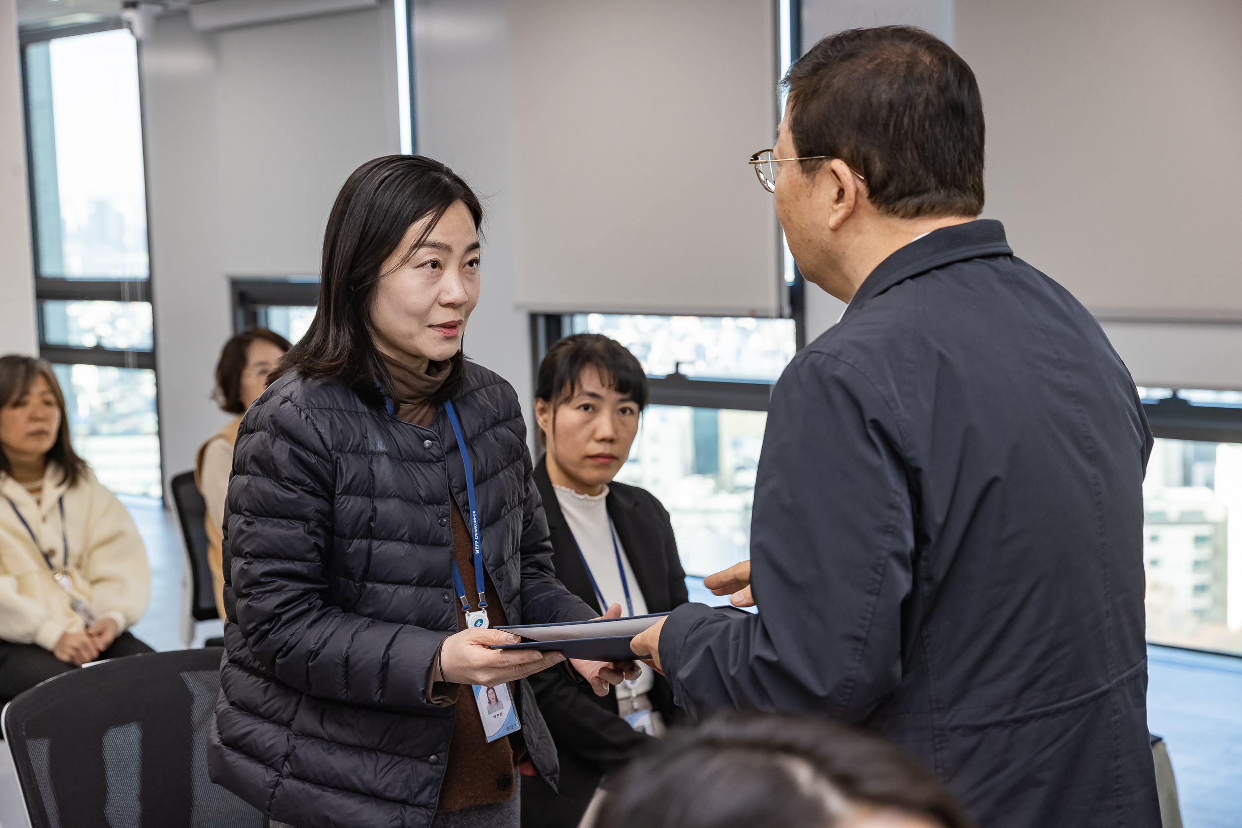 20251226-2026년 상반기 정기인사 발령장 수여식 20251226-54911_L_203814.jpg