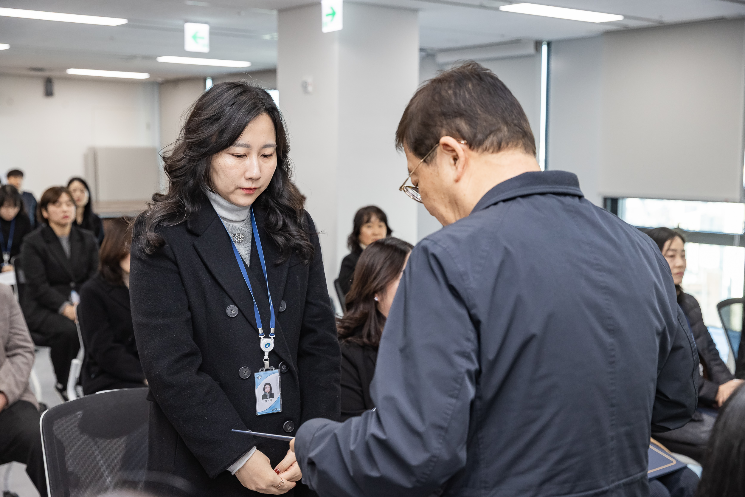 20251226-2026년 상반기 정기인사 발령장 수여식 20251226-54938_L_203815.jpg