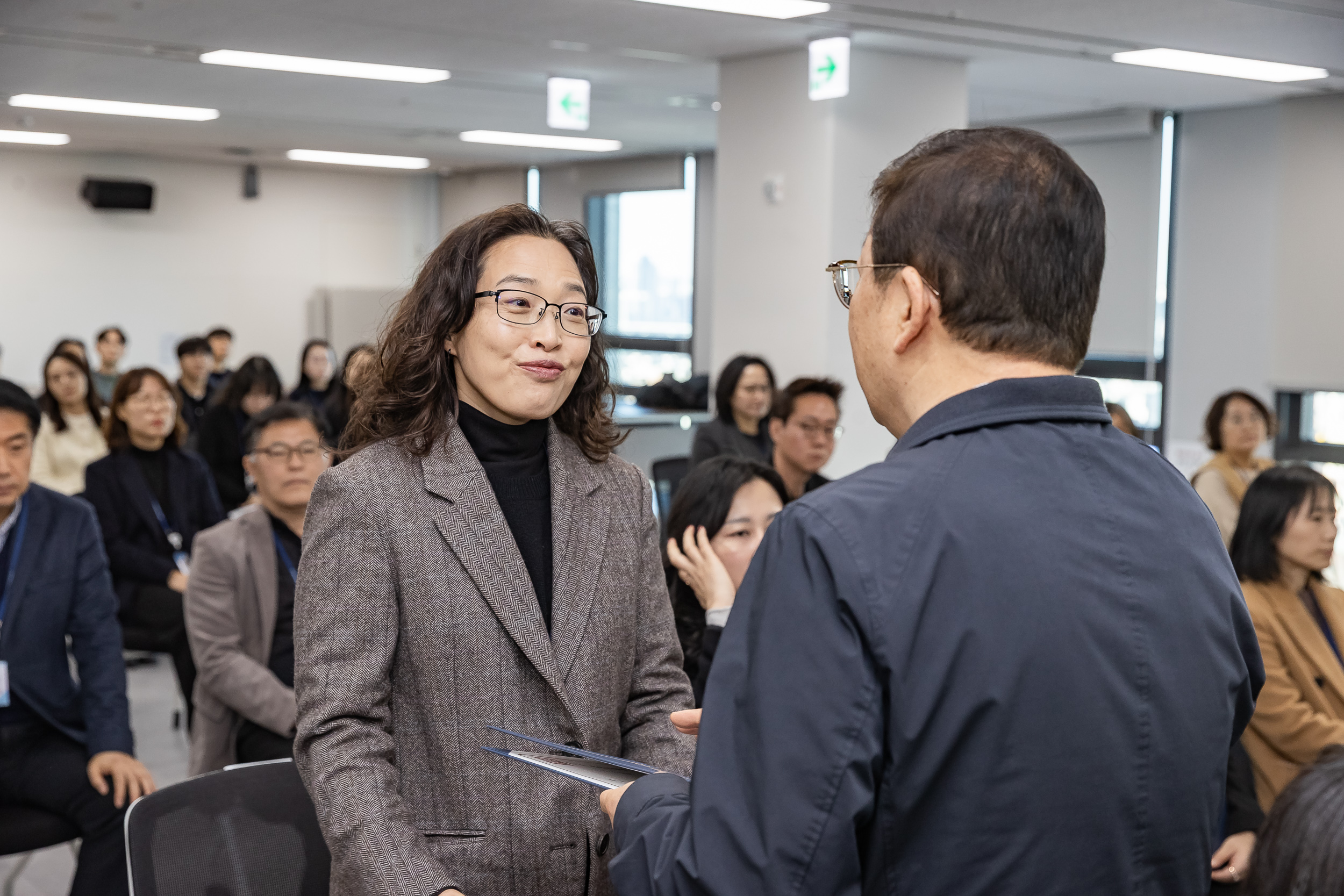 20251226-2026년 상반기 정기인사 발령장 수여식 20251226-54947_L_203815.jpg