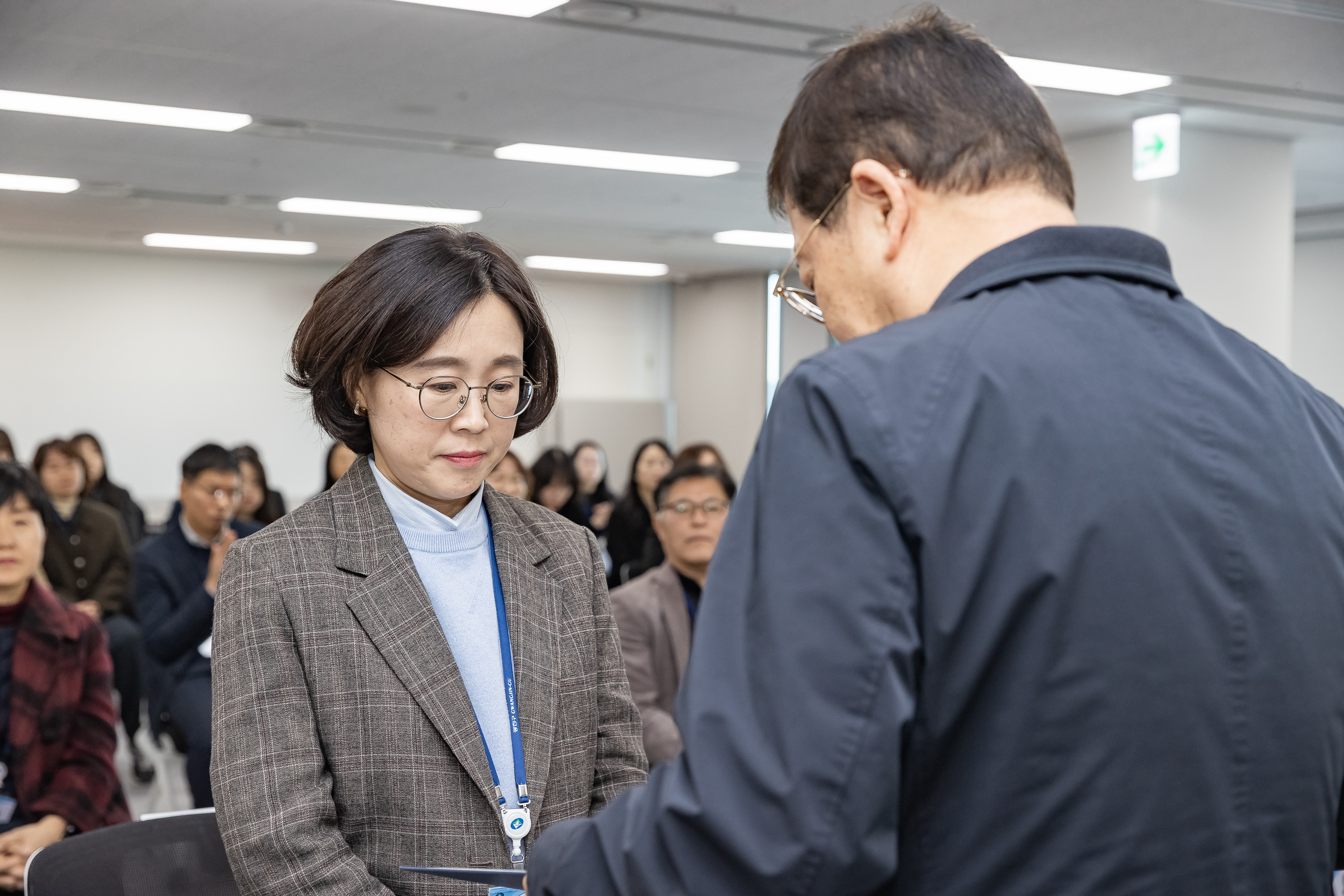 20251226-2026년 상반기 정기인사 발령장 수여식 20251226-54954_L_203815.jpg