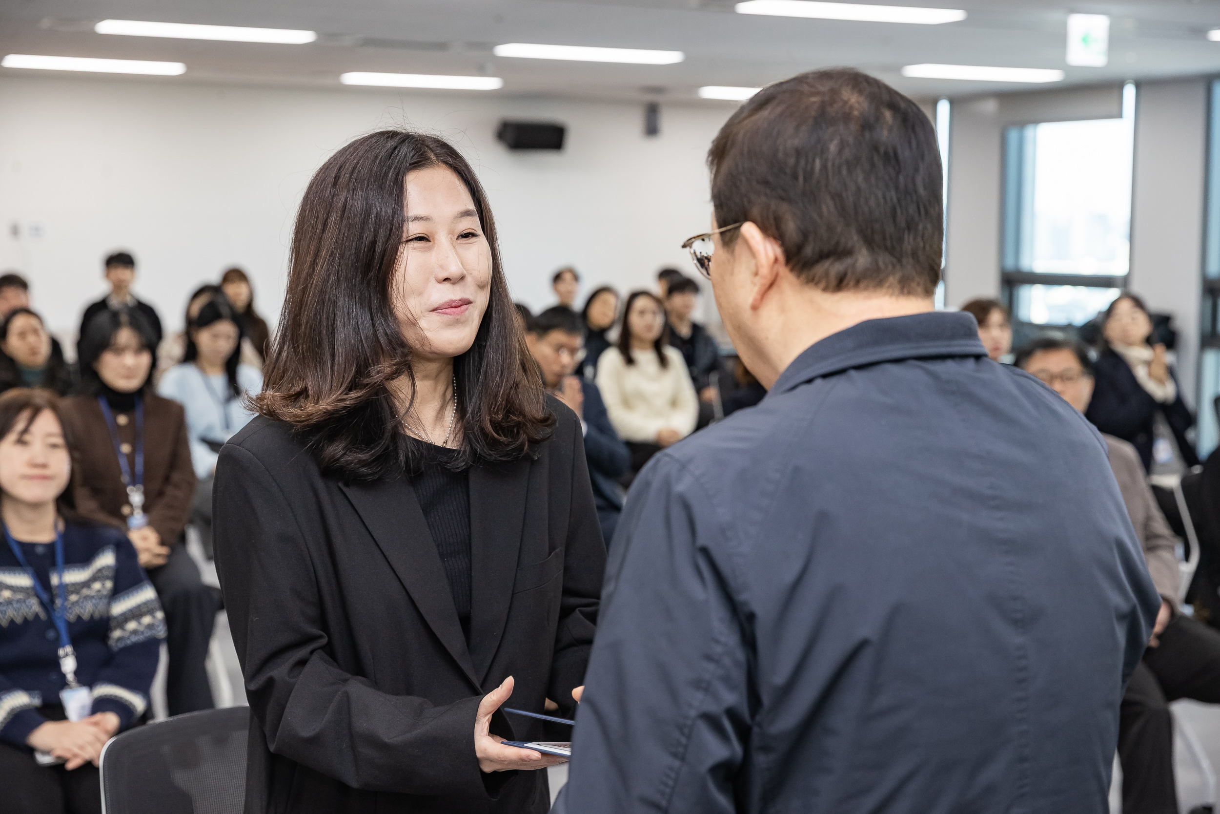 20251226-2026년 상반기 정기인사 발령장 수여식 20251226-54968_L_203815.jpg