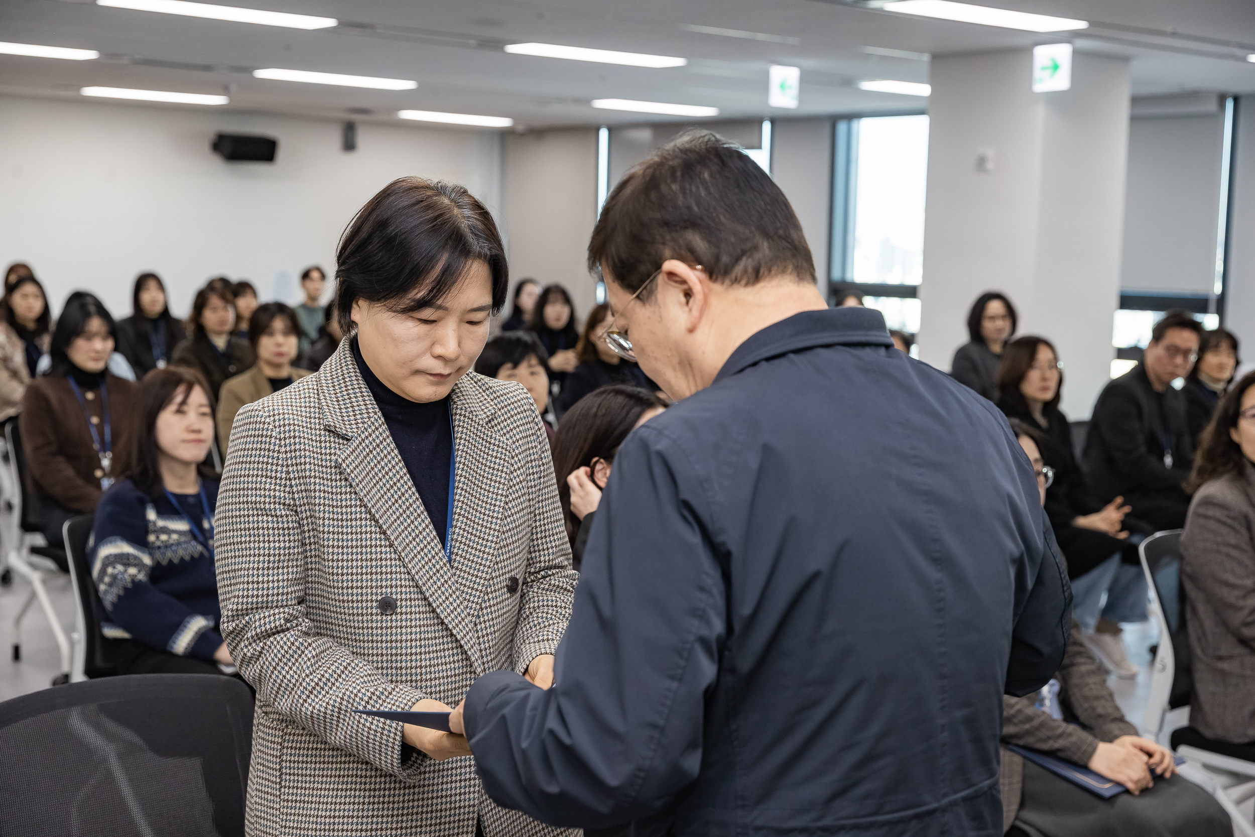 20251226-2026년 상반기 정기인사 발령장 수여식 20251226-54974_L_203815.jpg