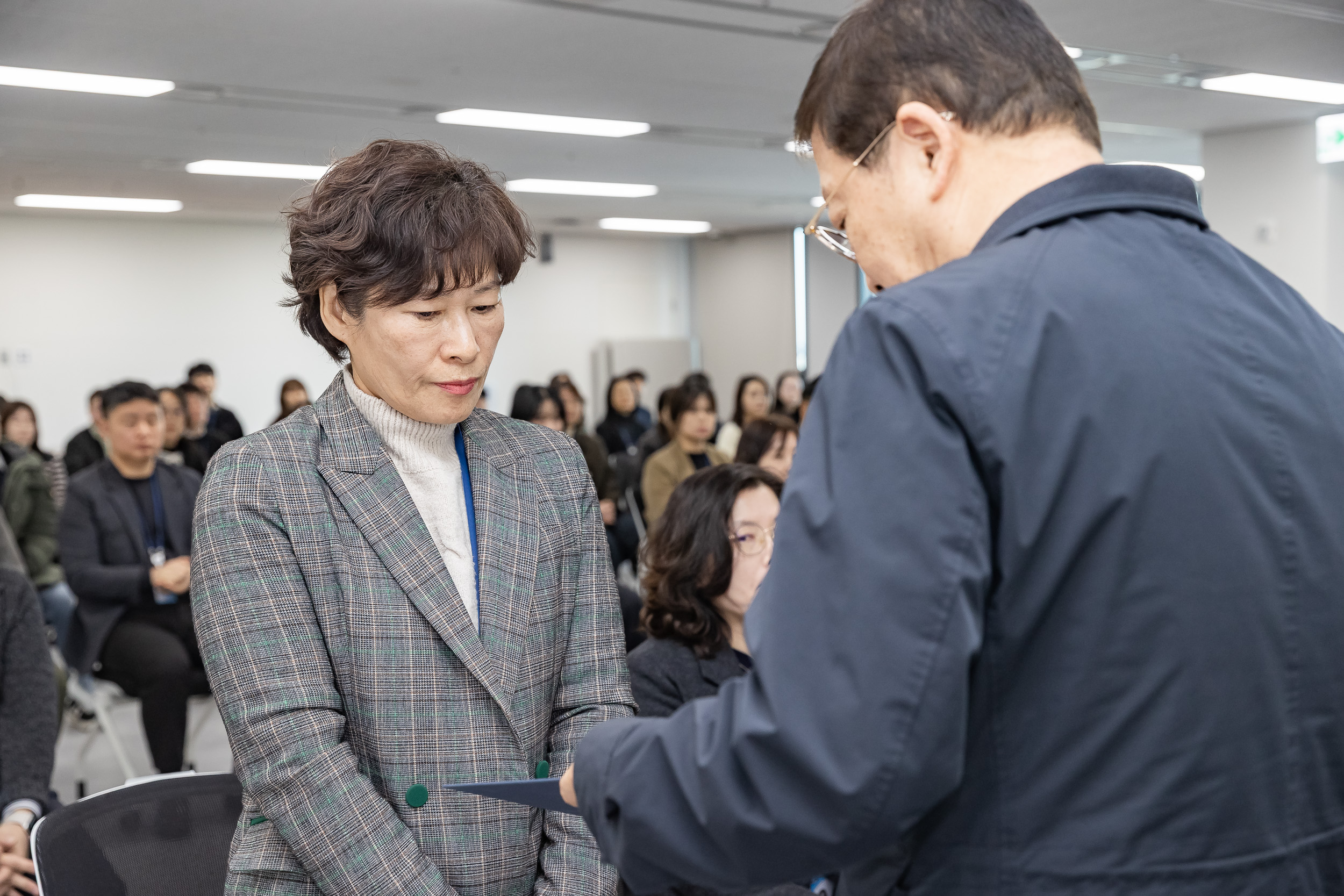 20251226-2026년 상반기 정기인사 발령장 수여식 20251226-54996_L_203815.jpg