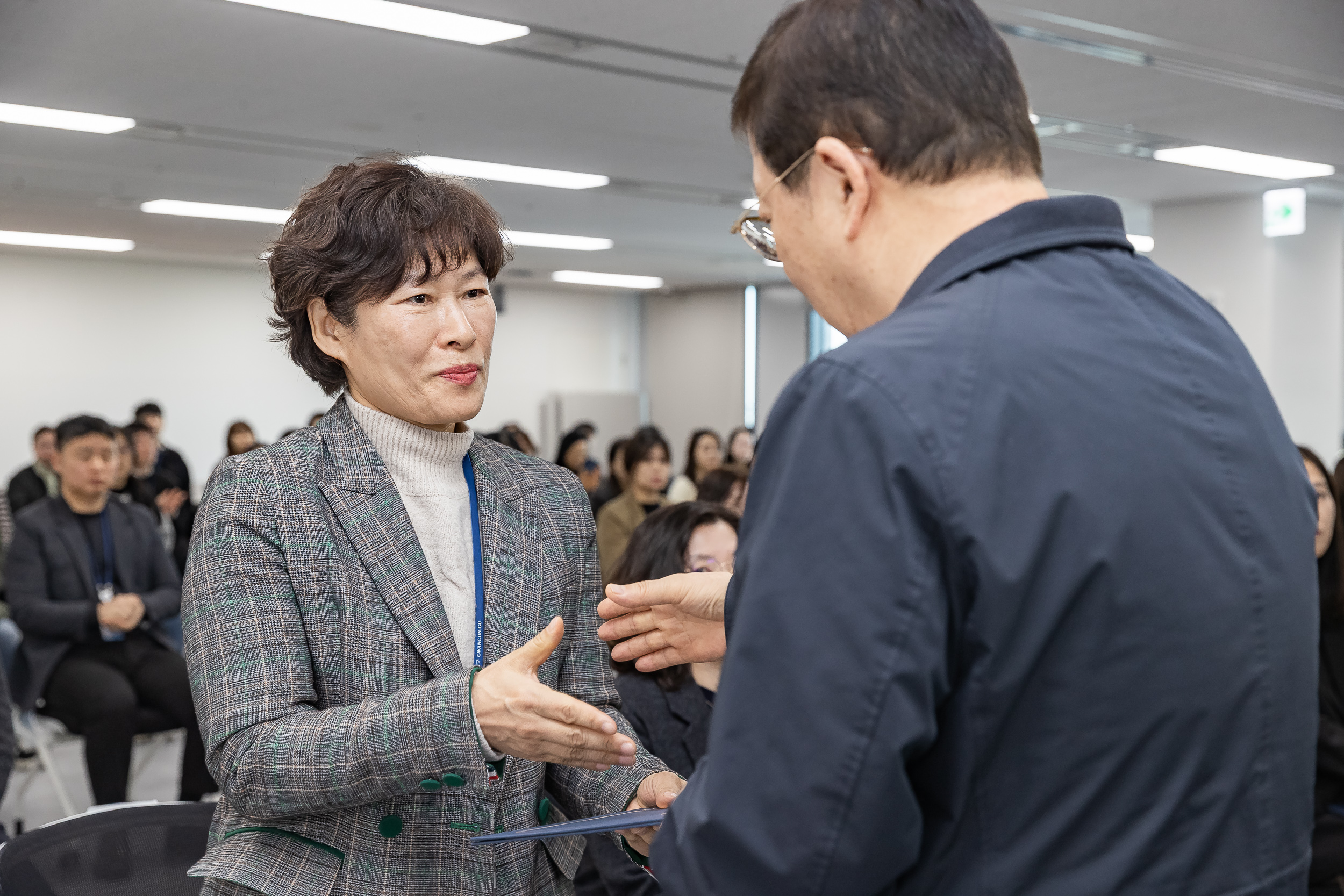 20251226-2026년 상반기 정기인사 발령장 수여식 20251226-54999_L_203815.jpg