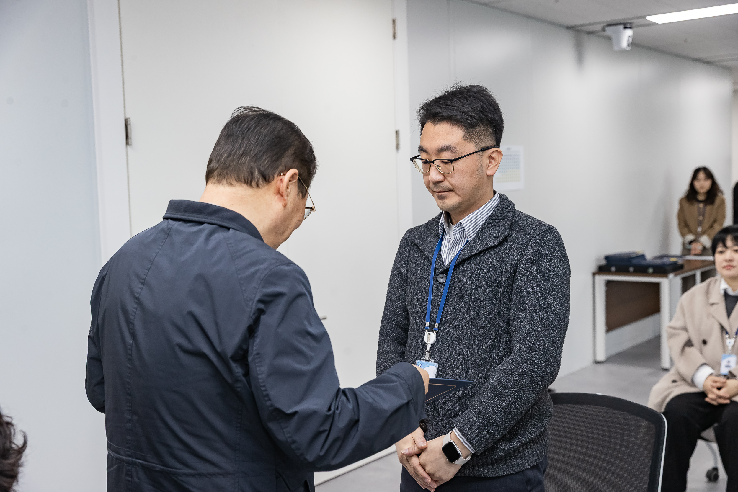 20251226-2026년 상반기 정기인사 발령장 수여식 20251226-55003_L_203815.jpg