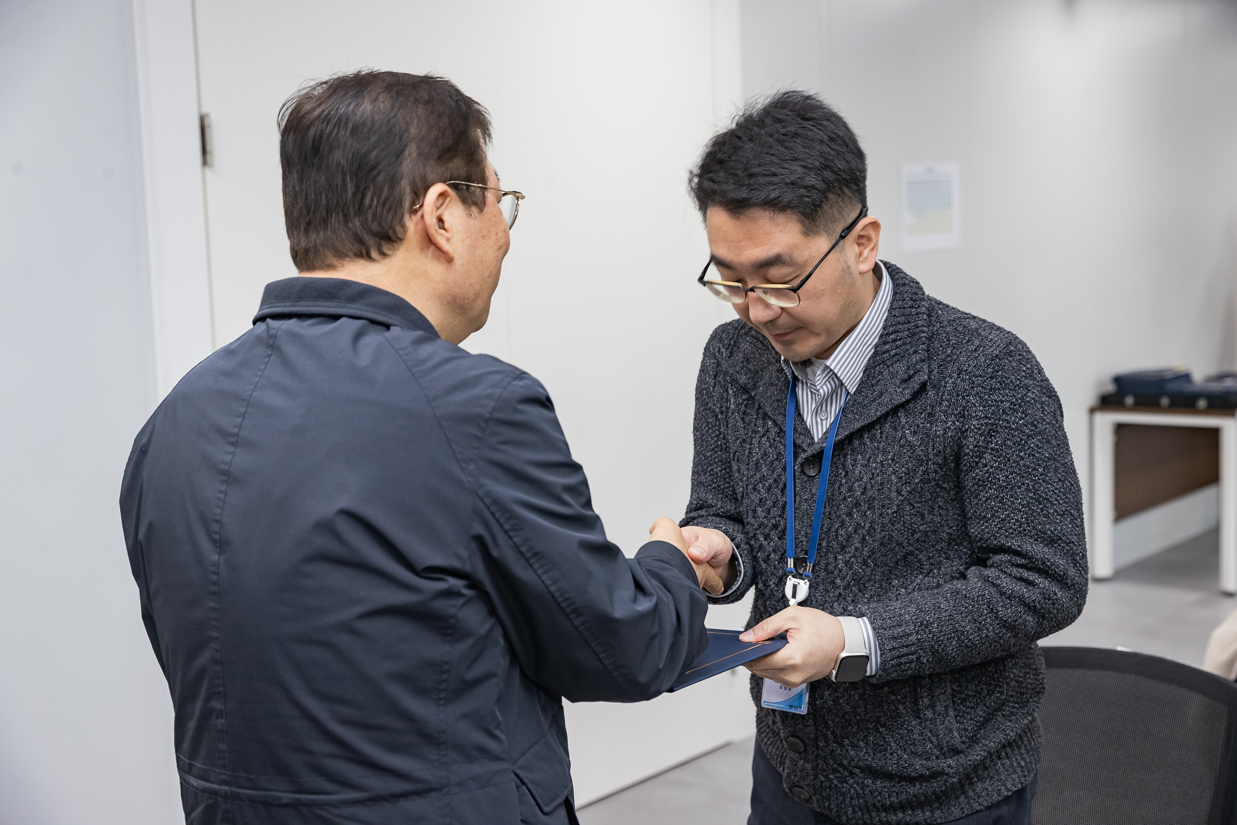 20251226-2026년 상반기 정기인사 발령장 수여식 20251226-55008_L_203815.jpg