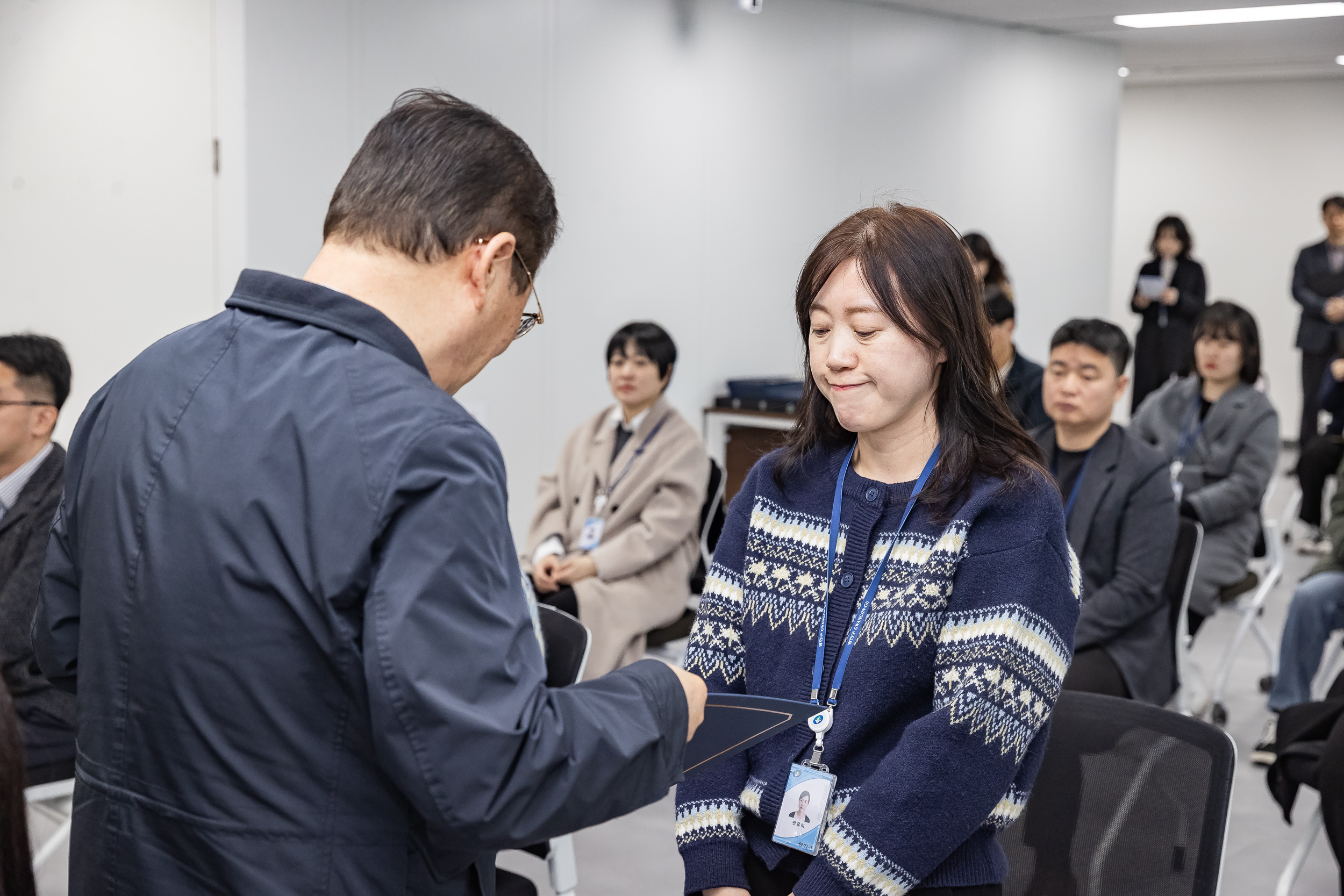 20251226-2026년 상반기 정기인사 발령장 수여식 20251226-55020_L_203815.jpg