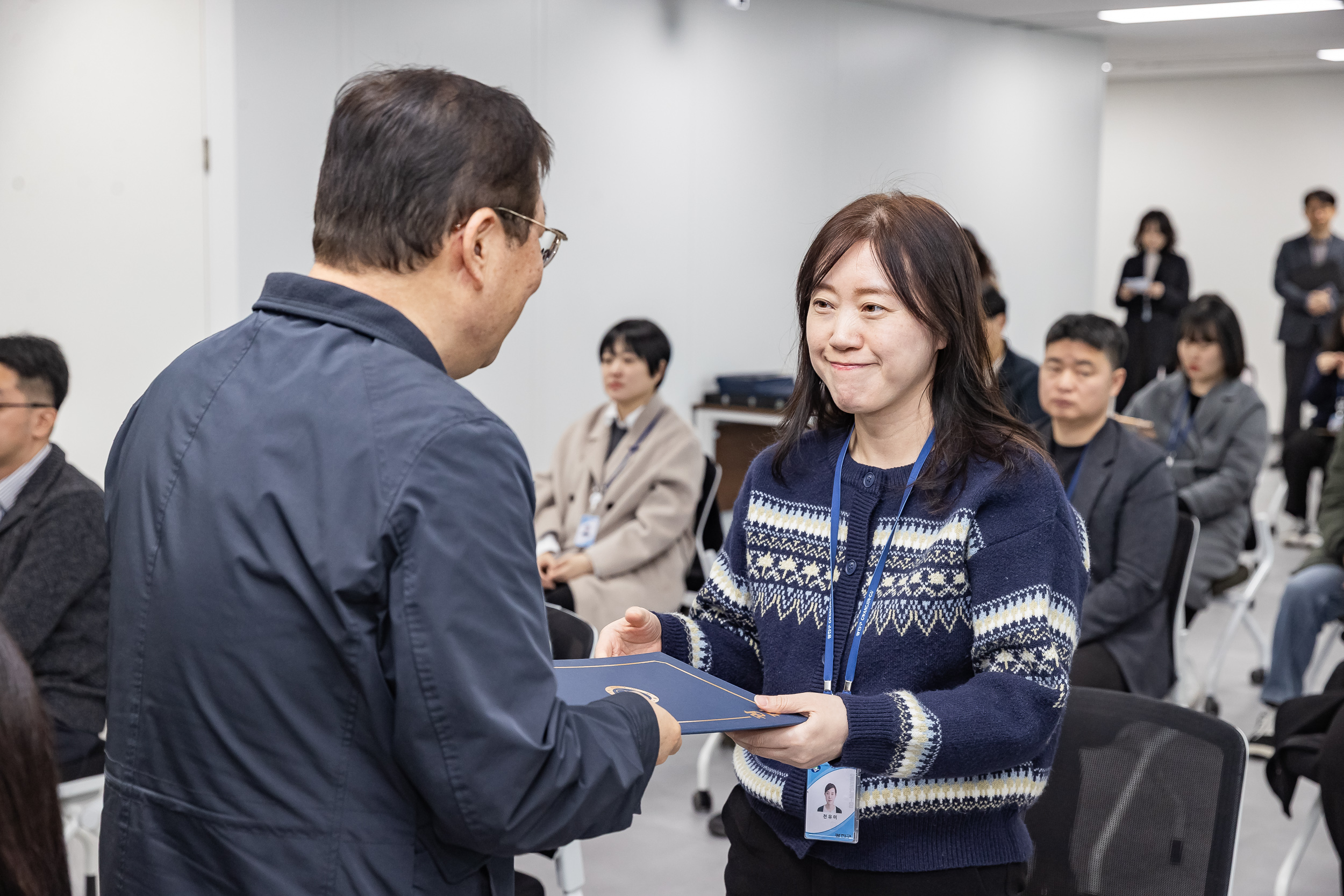 20251226-2026년 상반기 정기인사 발령장 수여식 20251226-55024_L_203815.jpg