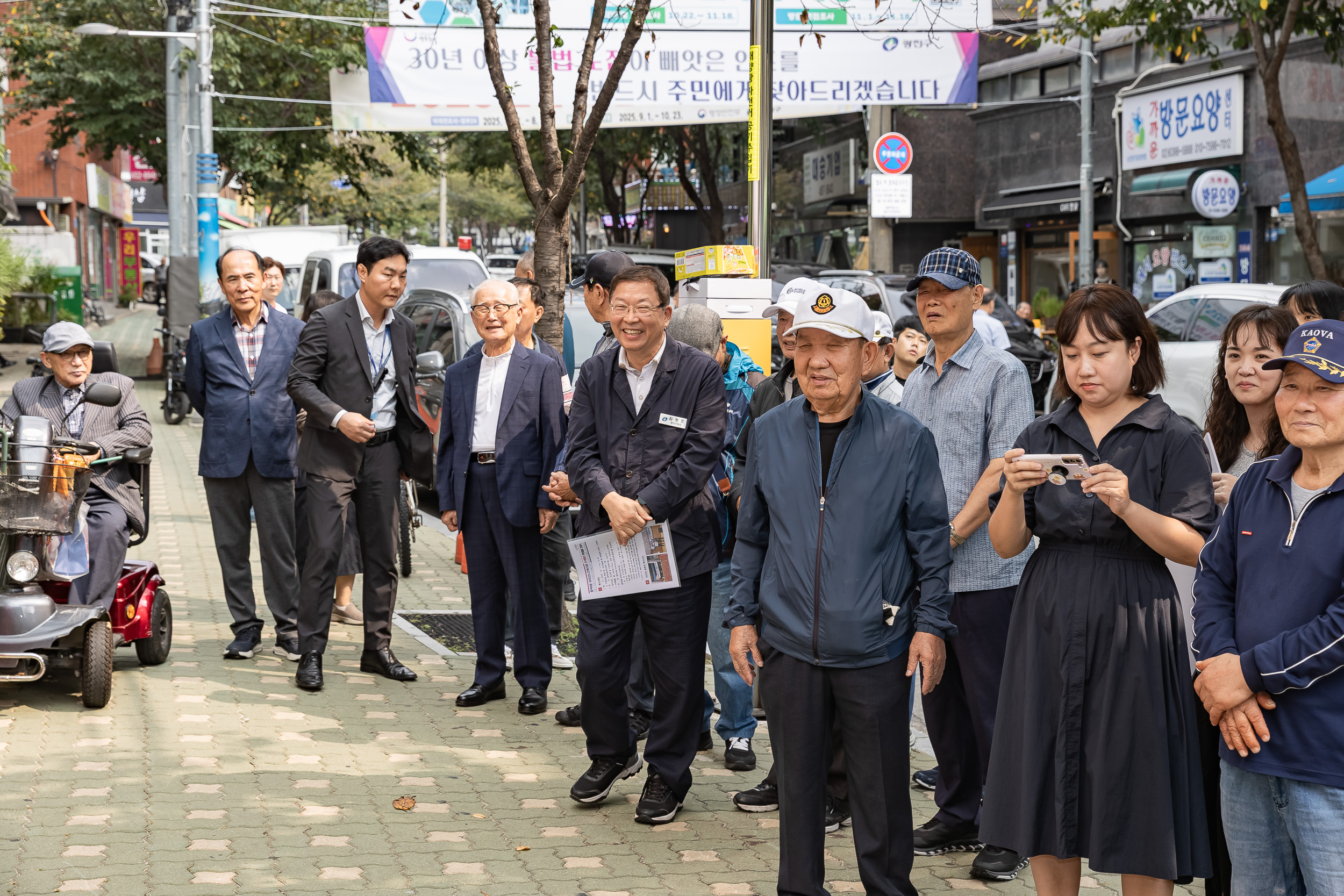 20251001-중곡4동 아차산노인복지회 추석맞이 후원물품 전달식 20251001-52411_L_134631.jpg