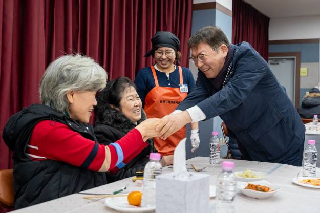 20260210-어르신 정가득 떡국 나눔