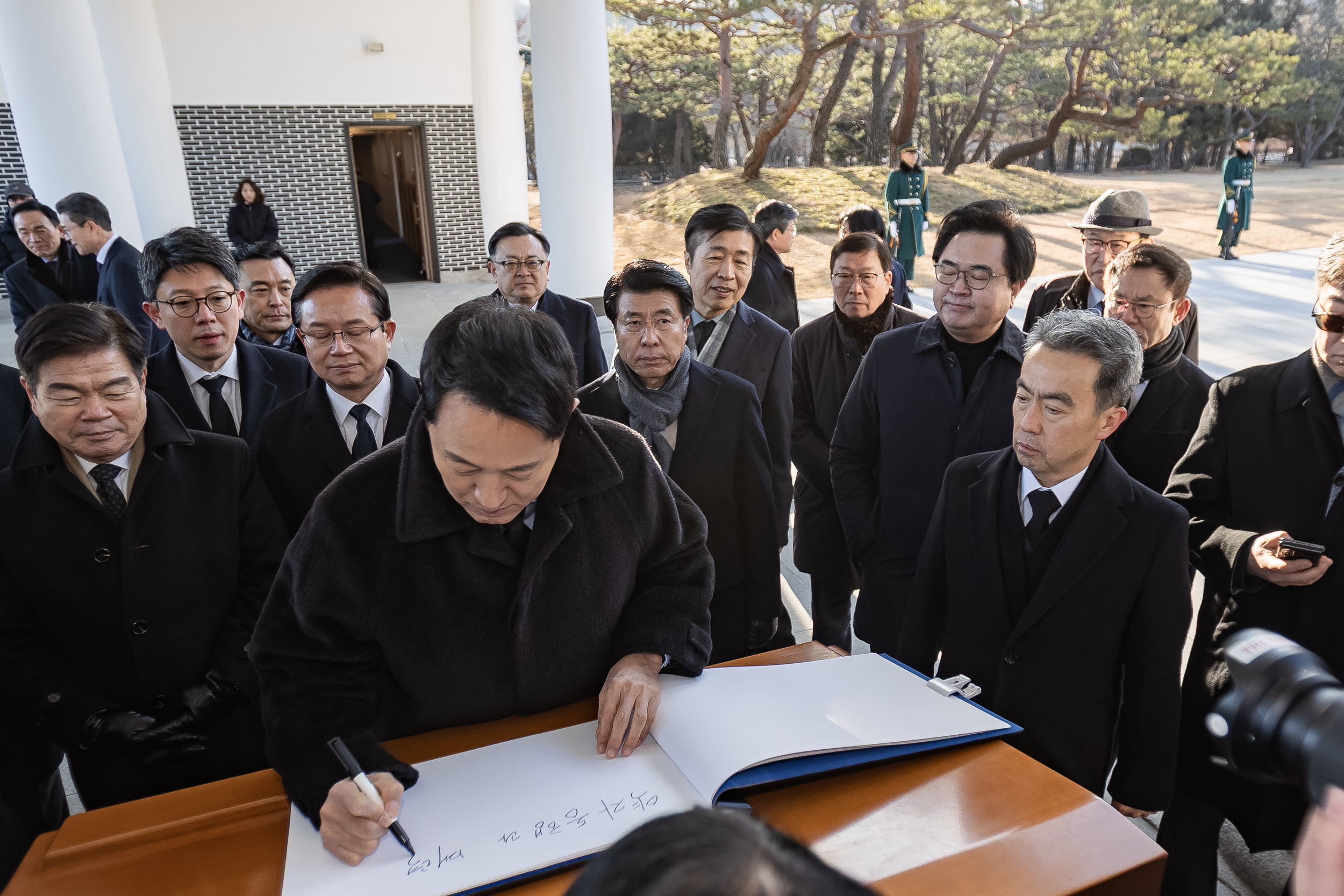 20260101-2026 새해 국립서울현충원 참배 20260101-60038_L_095035.jpg