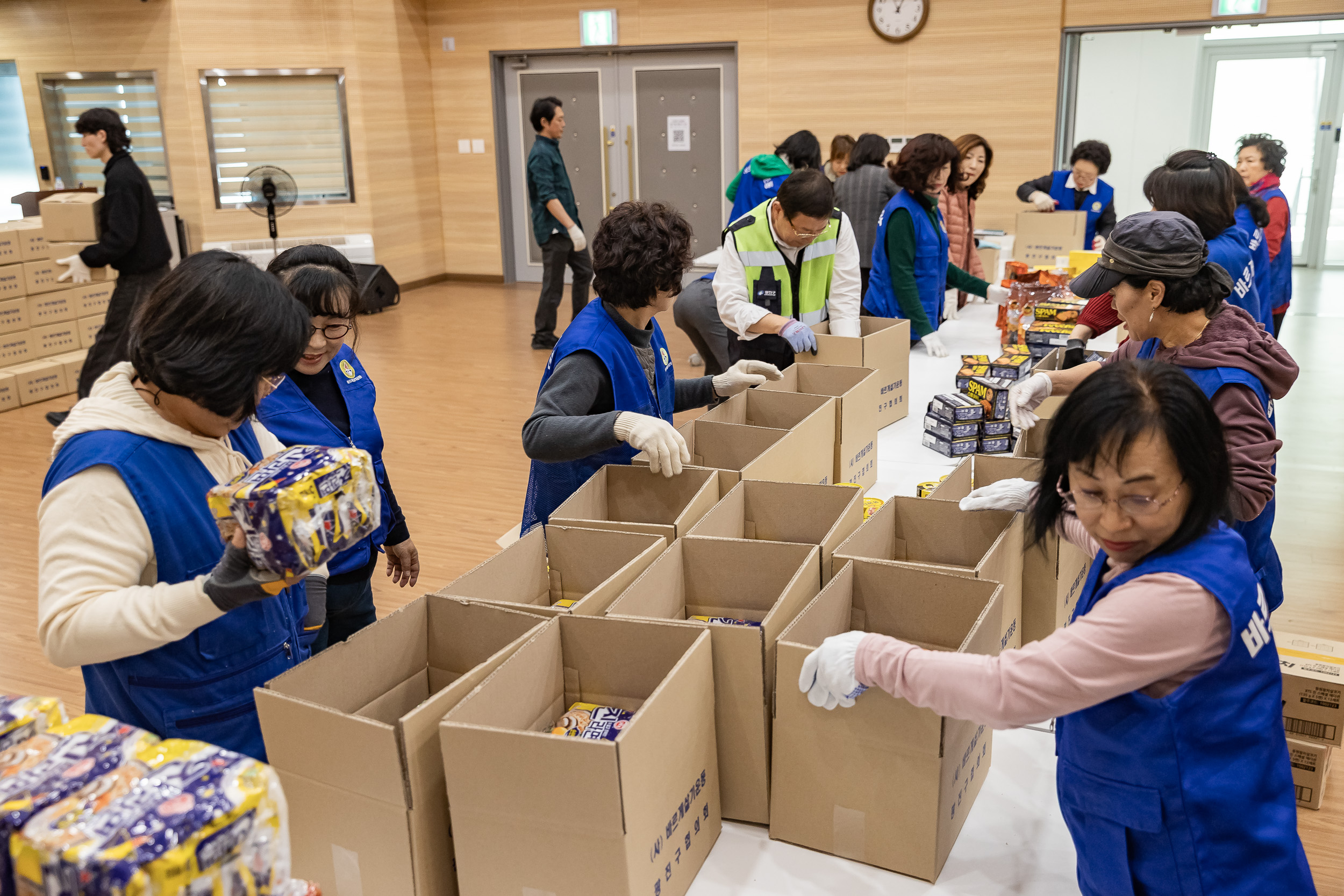 20251114-2025년 사랑의꾸러미 나눔-(사)바르게살기운동본부 20251114-6008_L_122457.jpg