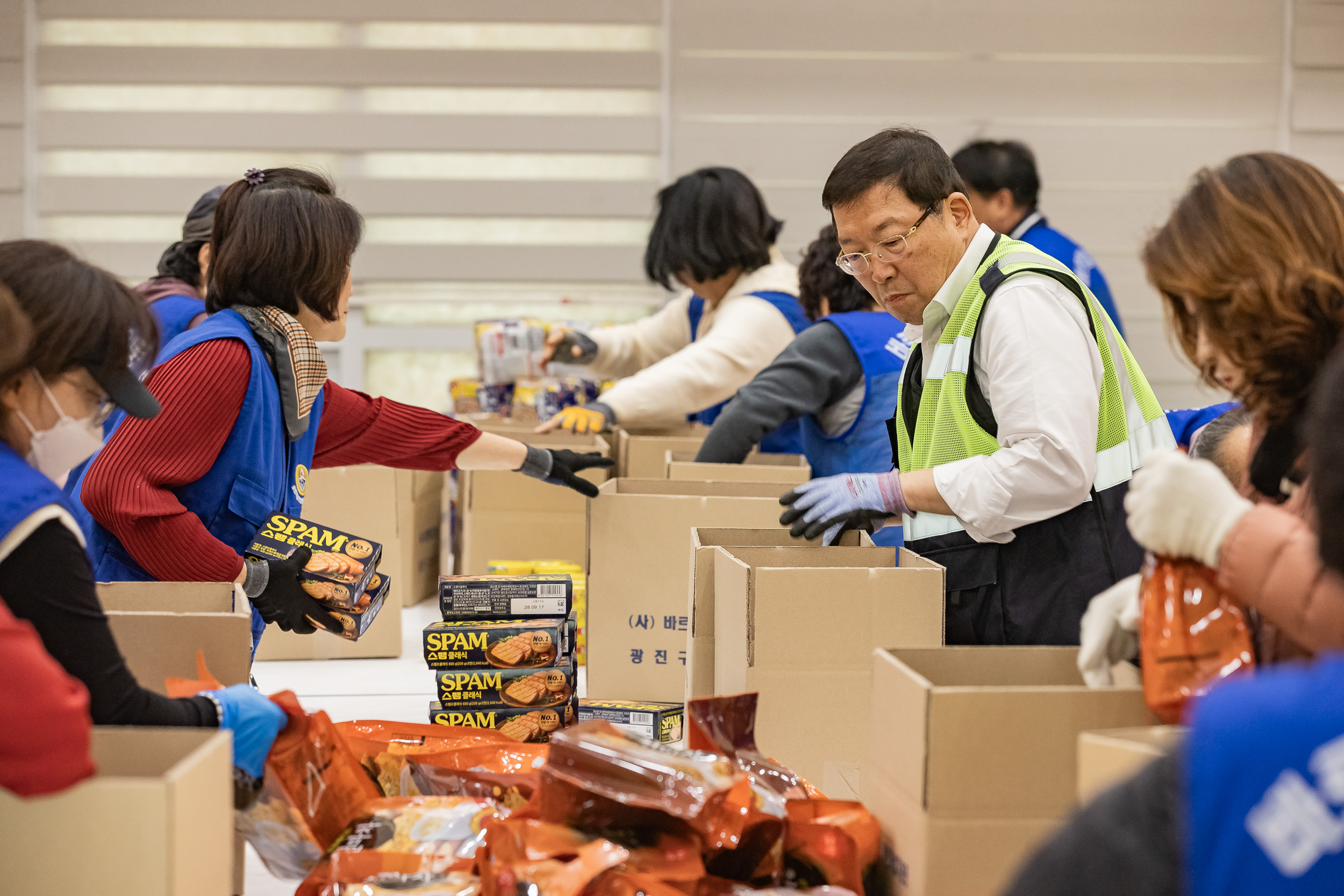 20251114-2025년 사랑의꾸러미 나눔-(사)바르게살기운동본부 20251114-5962_L_122457.jpg