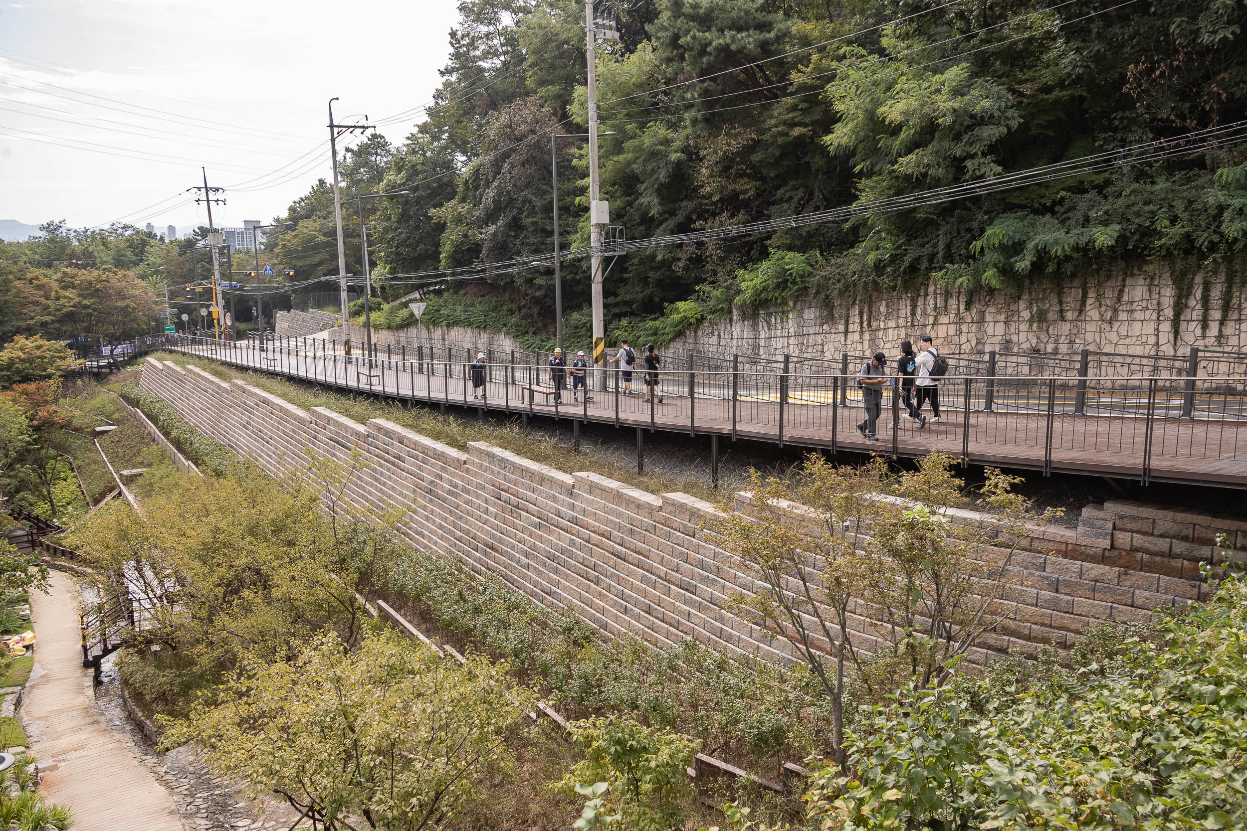 20250927-아차산 보행데크길 완공 20250927-45581_L_080949.jpg