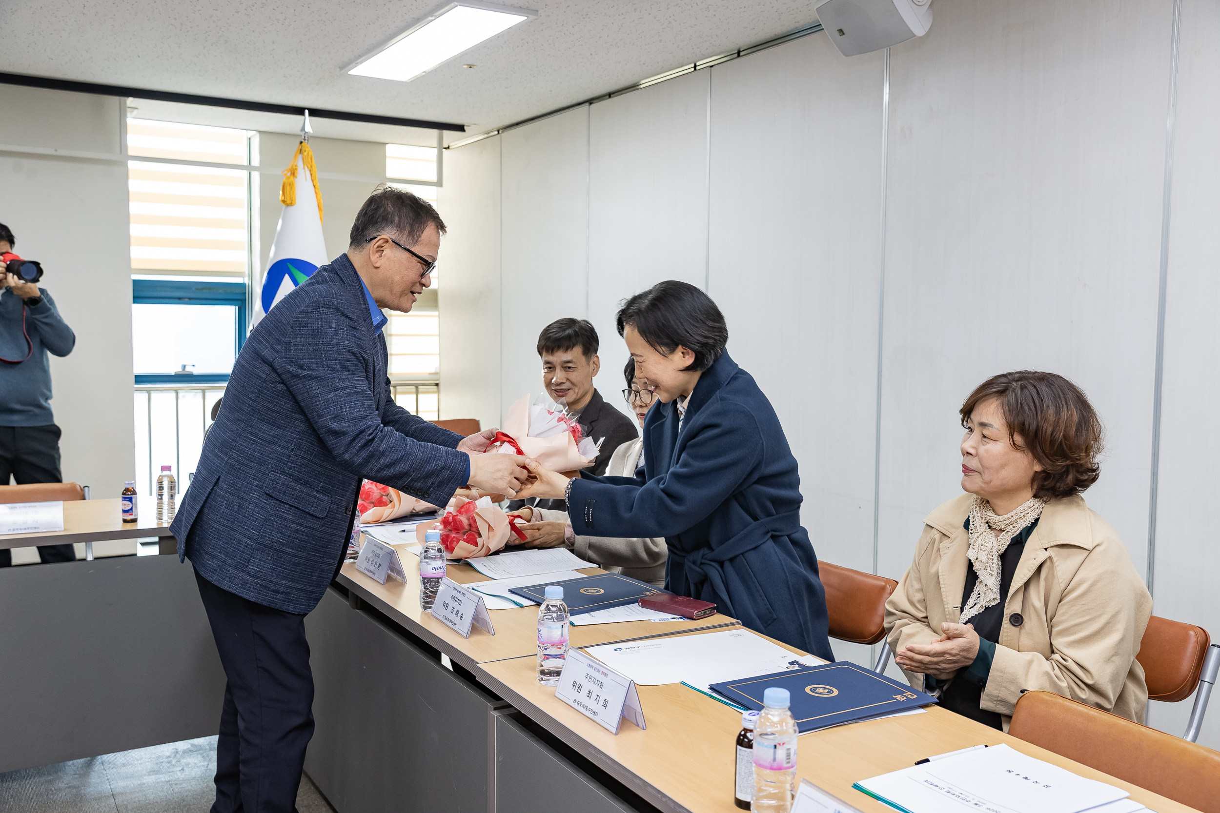 20260319-중곡4동 주민자치회 신규위원 위촉장 수여 및 간담회 20260319-44928_L_172250.jpg