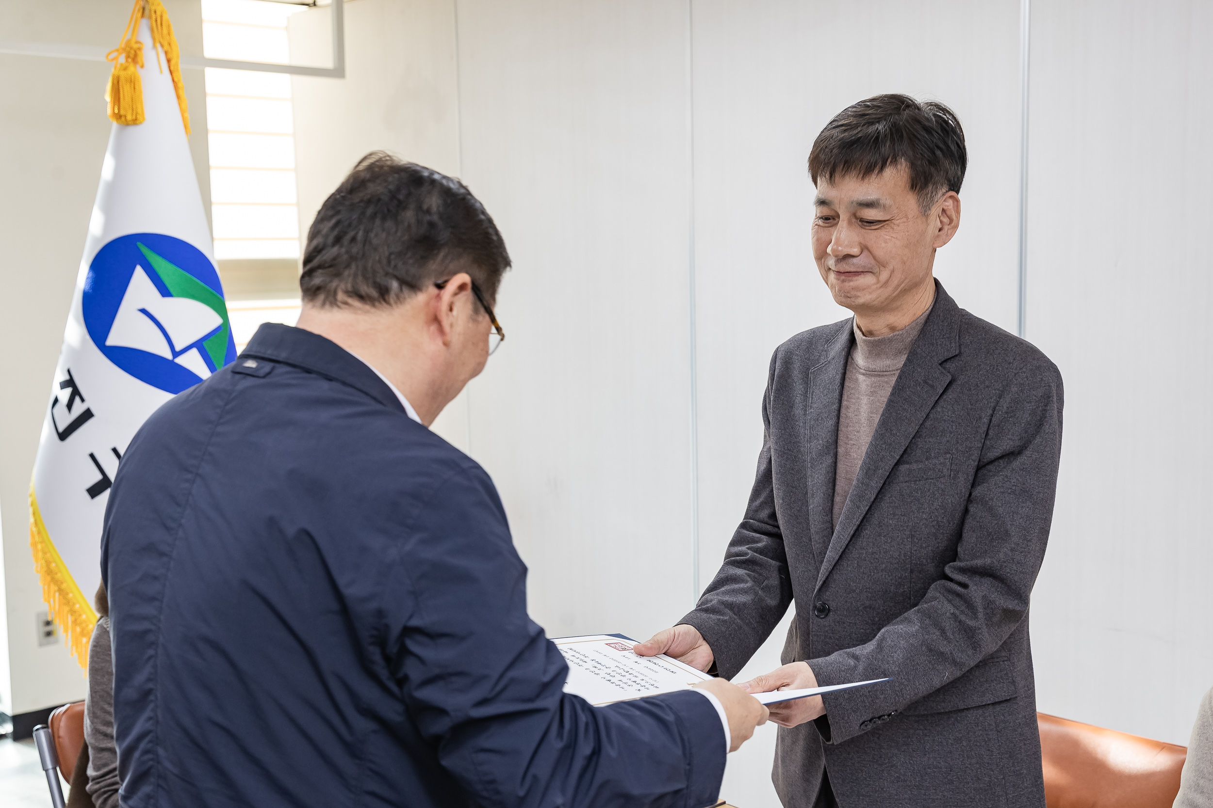 20260319-중곡4동 주민자치회 신규위원 위촉장 수여 및 간담회 20260319-44857_L_172250.jpg