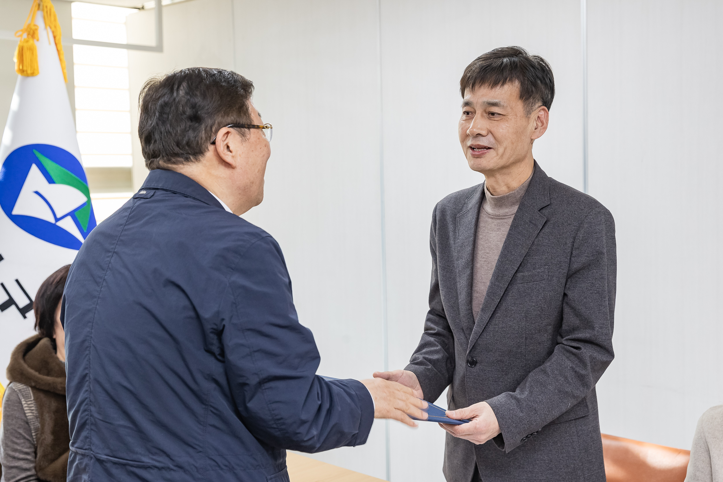 20260319-중곡4동 주민자치회 신규위원 위촉장 수여 및 간담회 20260319-44867_L_172250.jpg