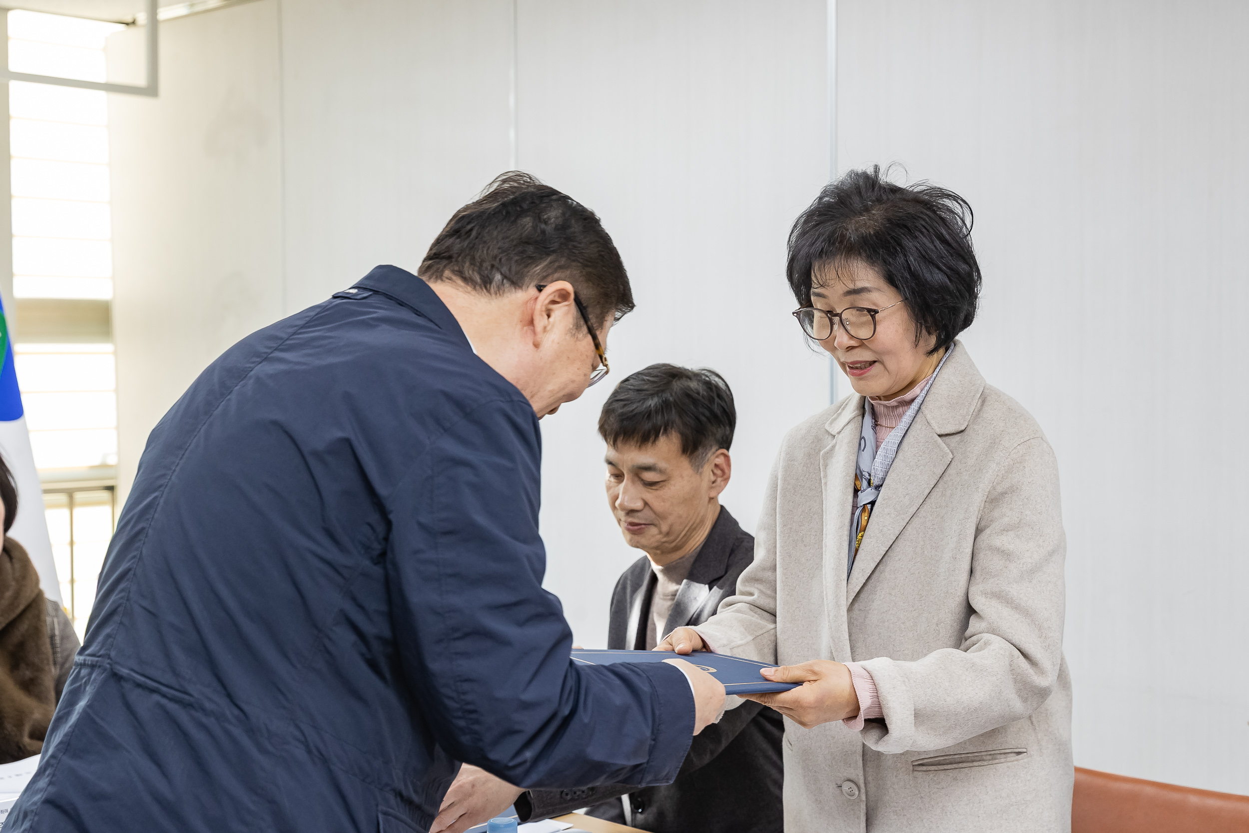 20260319-중곡4동 주민자치회 신규위원 위촉장 수여 및 간담회 20260319-44879_L_172250.jpg