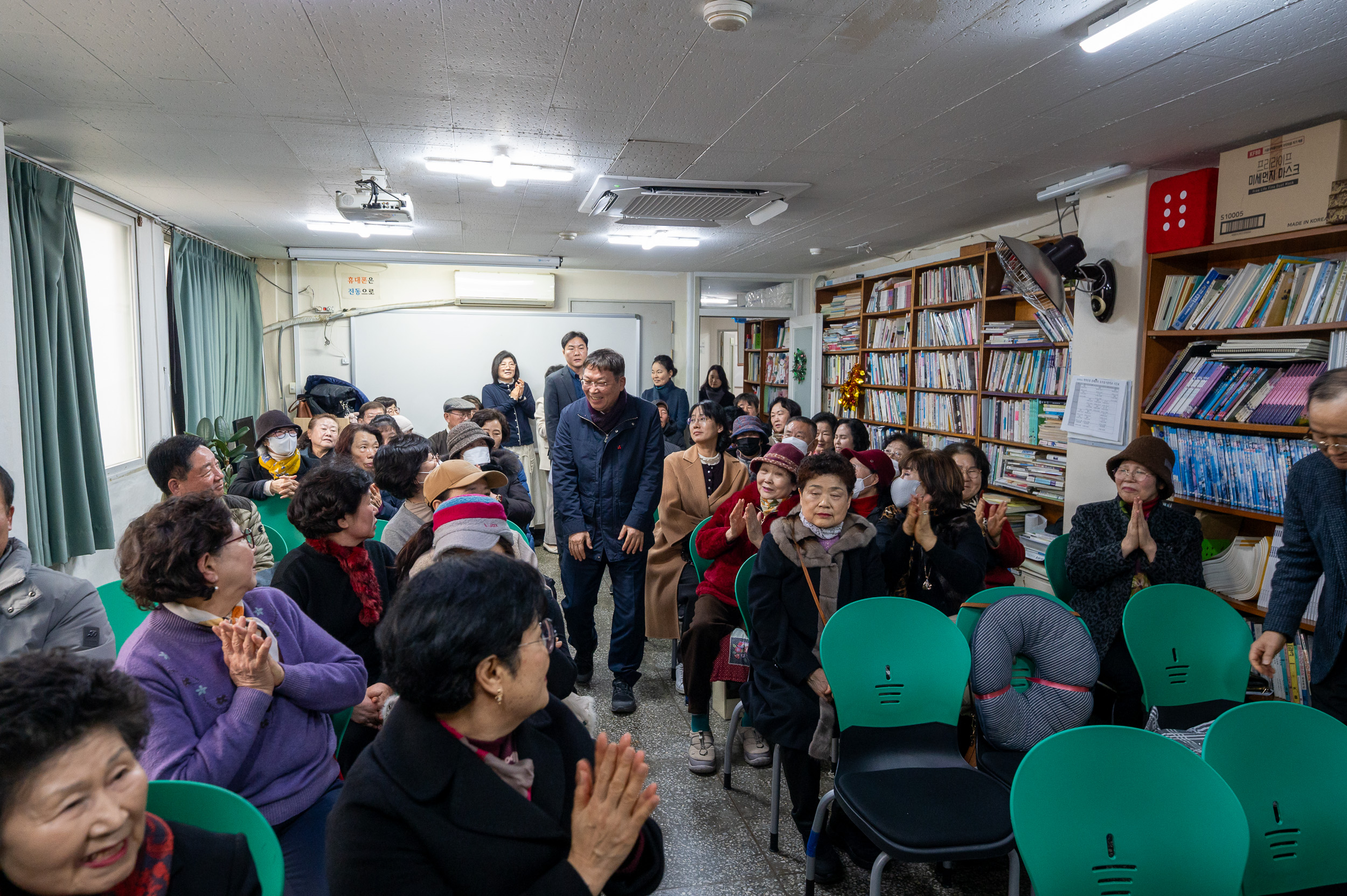 20260213-동부밑거름학교 졸업식 20260213-5439_L_122135.jpg