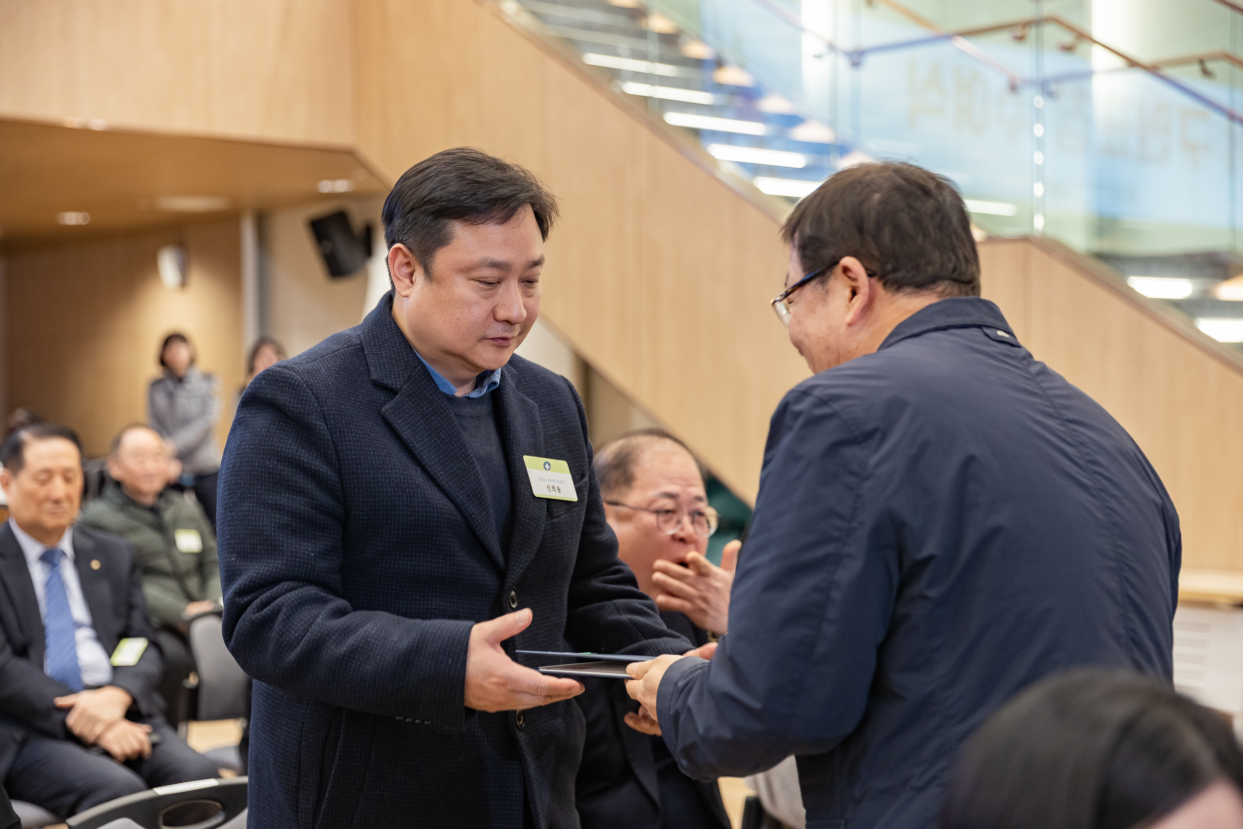 20251126-2025년 11월 정기 구민표창 수여식 20251126-15574_L_192542.jpg