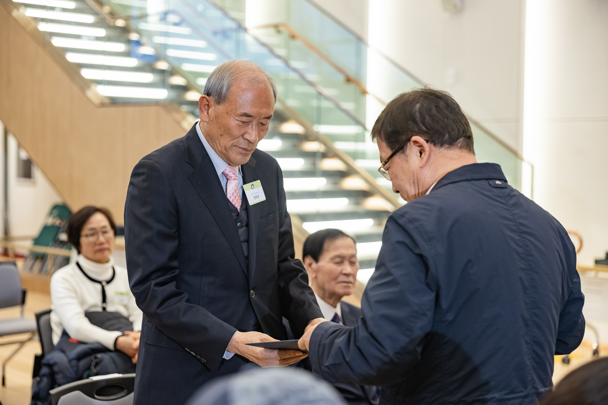 20251126-2025년 11월 정기 구민표창 수여식 20251126-15289_L_192538.jpg