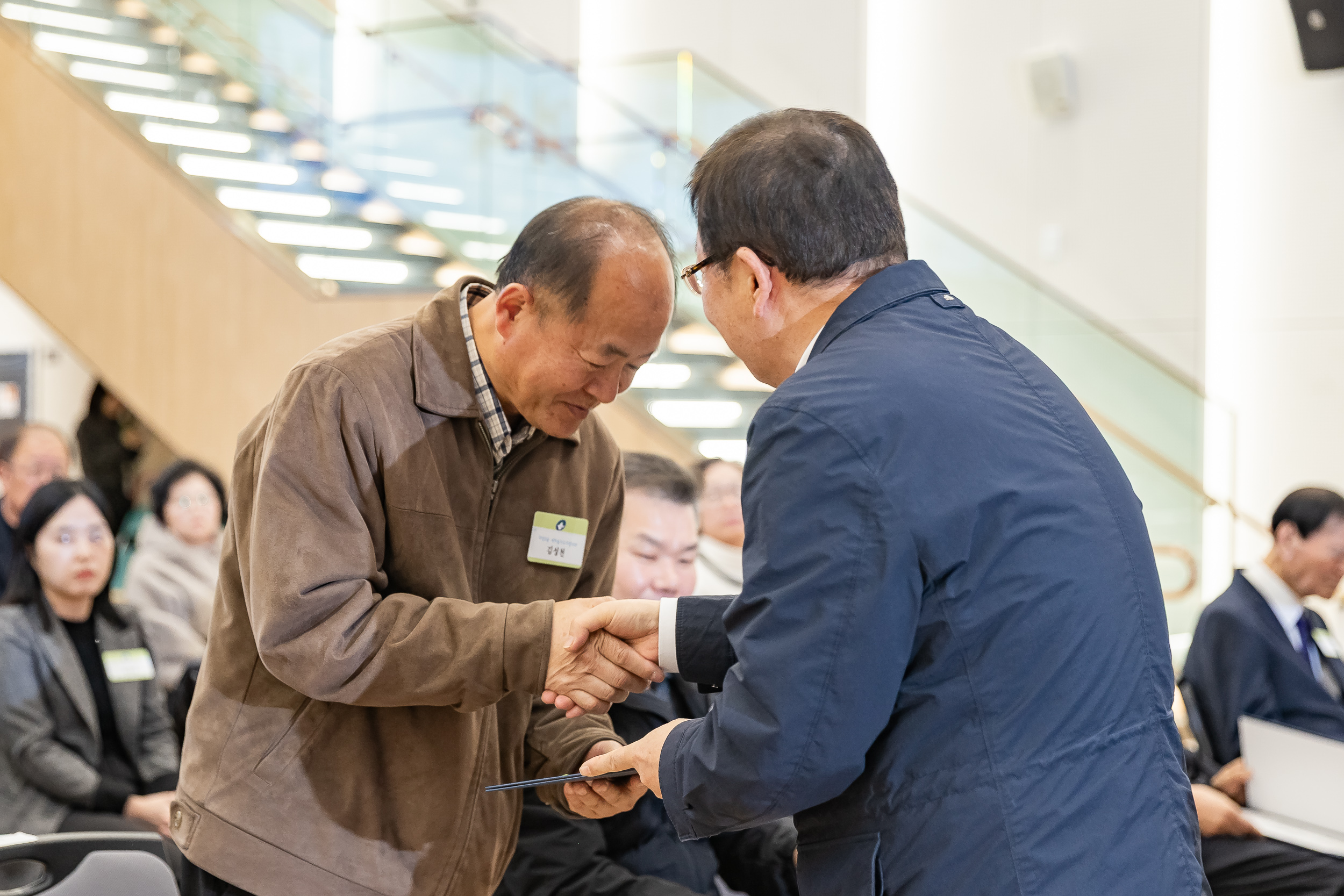 20251126-2025년 11월 정기 구민표창 수여식 20251126-15309_L_192538.jpg