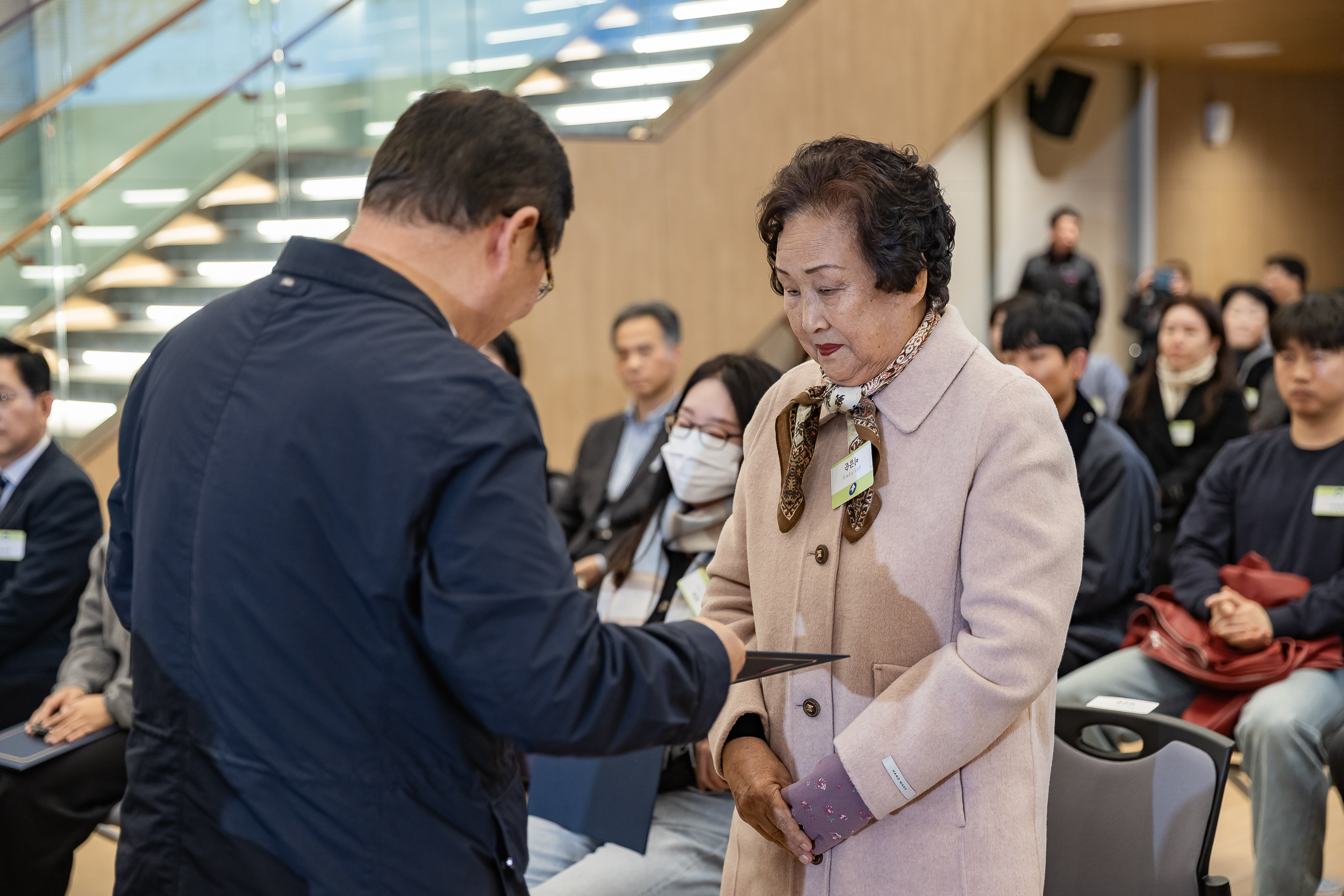 20251126-2025년 11월 정기 구민표창 수여식 20251126-15448_L_192540.jpg