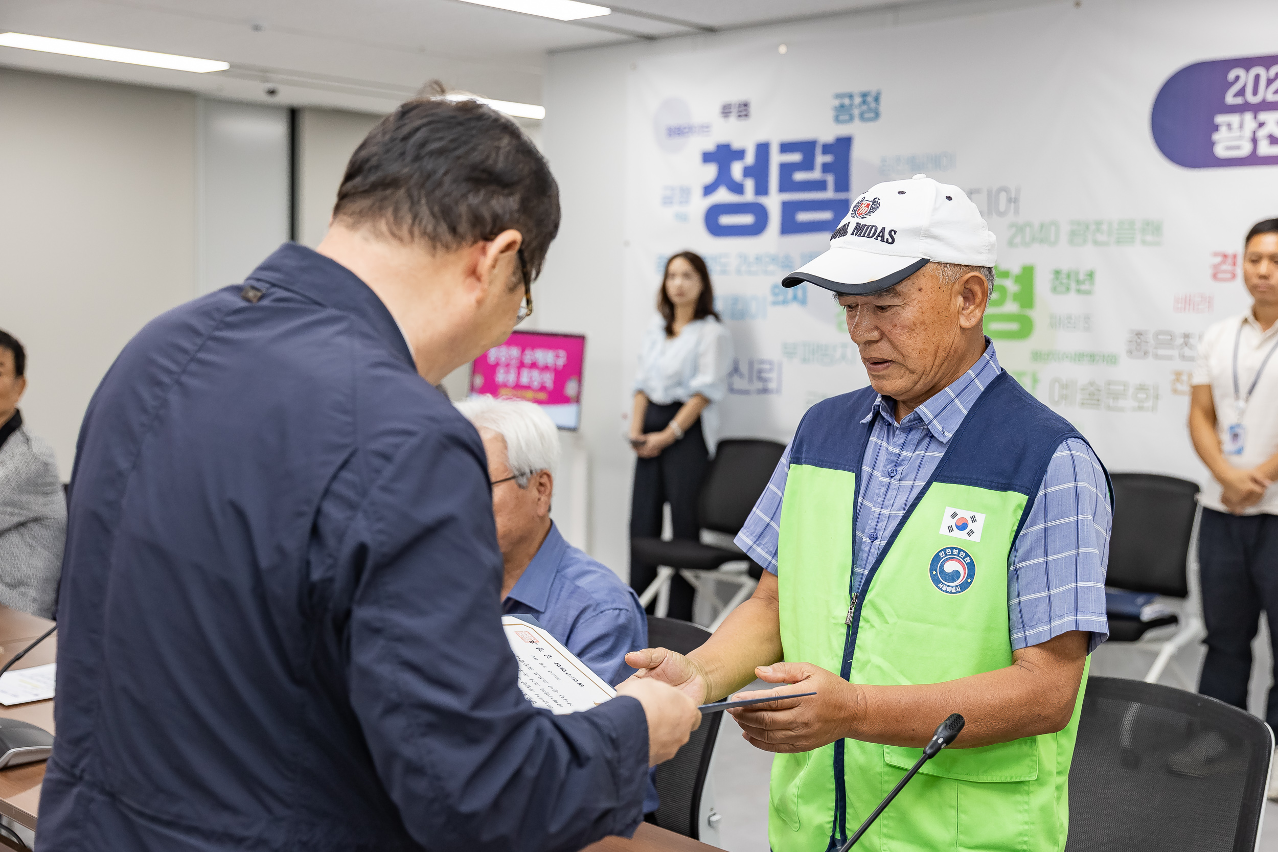20250908-중랑천 수해복구 유공자 표창 수여 및 차담회 20250908-19720_G_171204.jpg