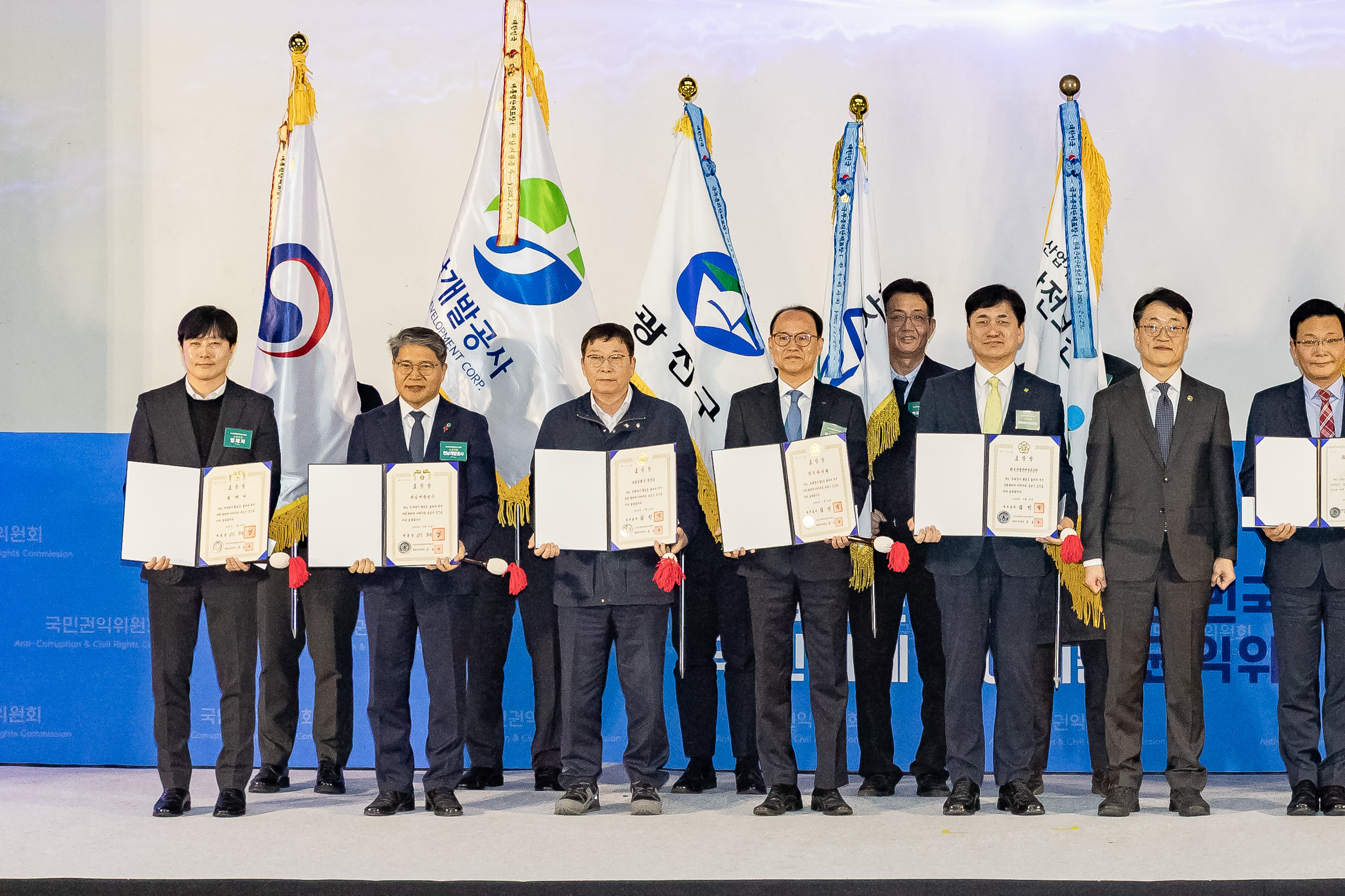 20260227-제14회 국민권익의 날 기념식-종합청렴도평가 유공 단체 표창 수상 20260227-06401_L_203948.jpg