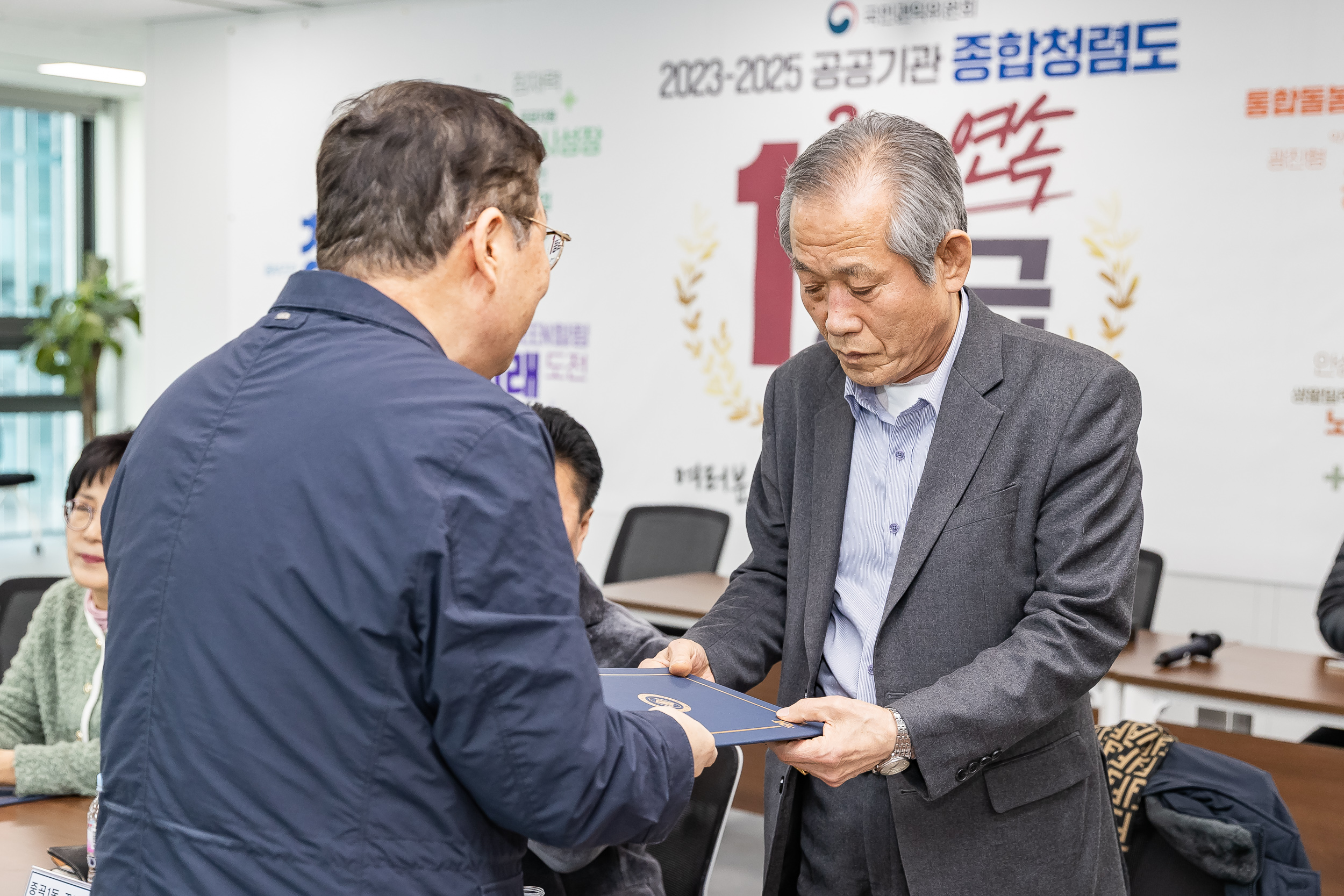 20260203-중곡1동 주민자치회 위원 위촉장 수여식 20260203-10558_L_181308.jpg