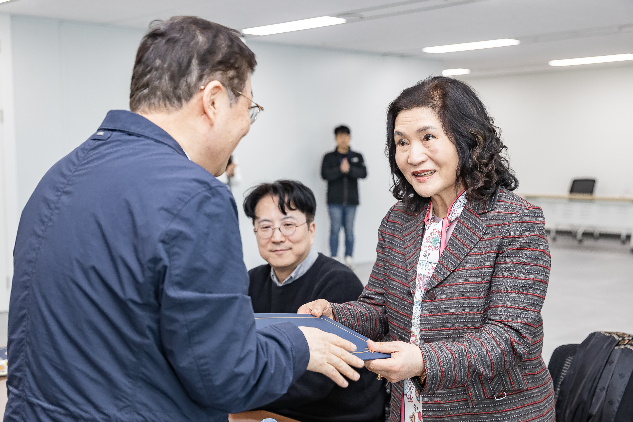 20260203-중곡1동 주민자치회 위원 위촉장 수여식 20260203-10612_L_181309.jpg